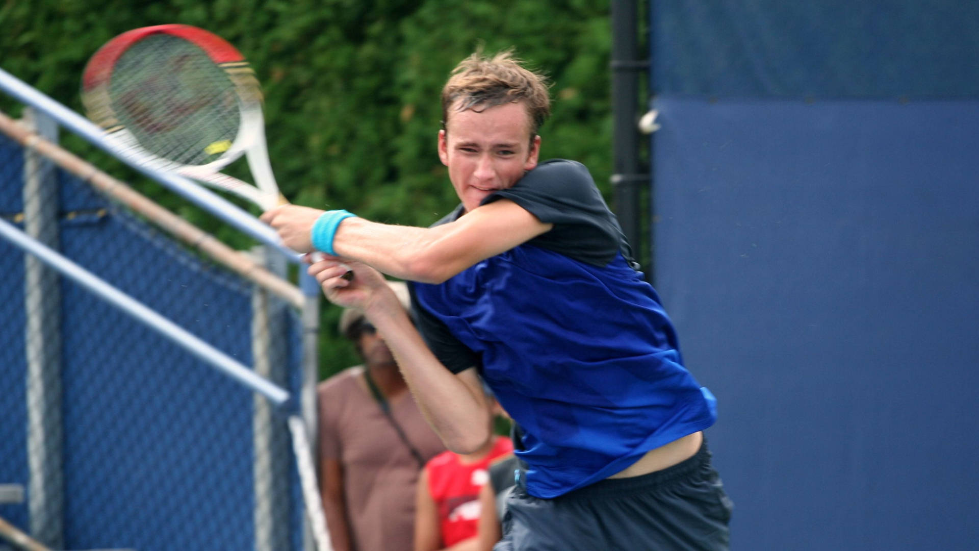 Daniil Medvedev Demonstrates Perfect Backhand During A Tennis Match Background