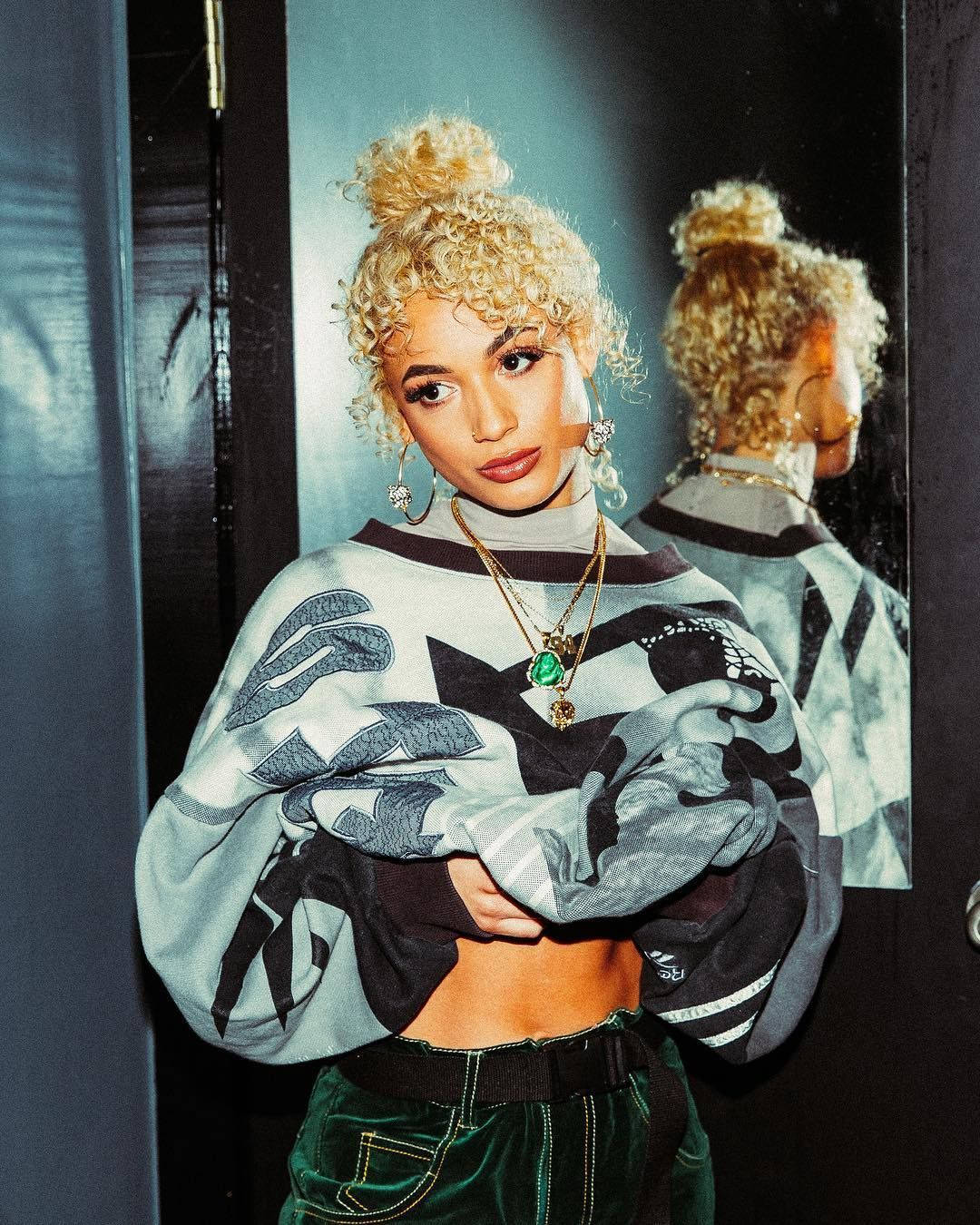 Danileigh Showing Her Style Background