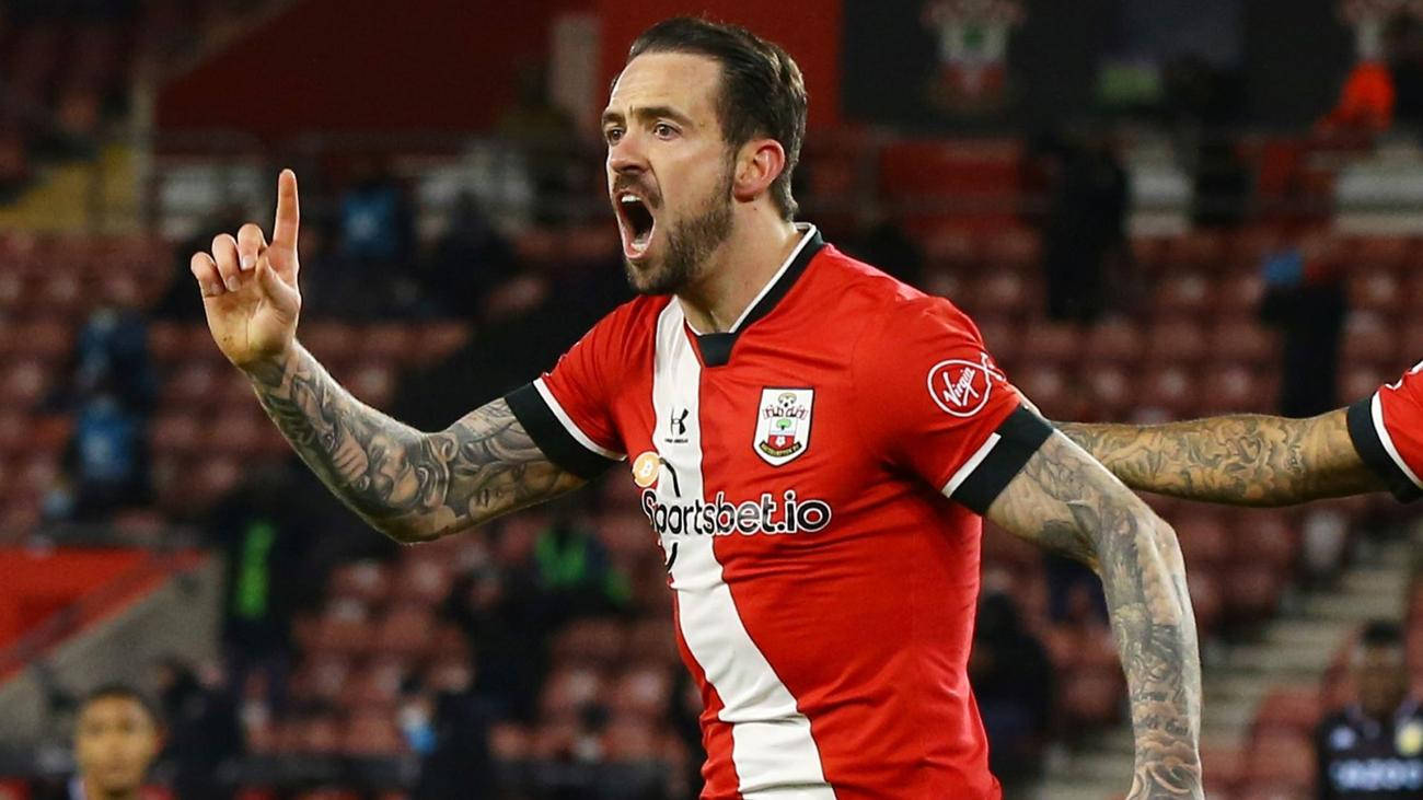 Danny Ings Yelling And Pointing Background