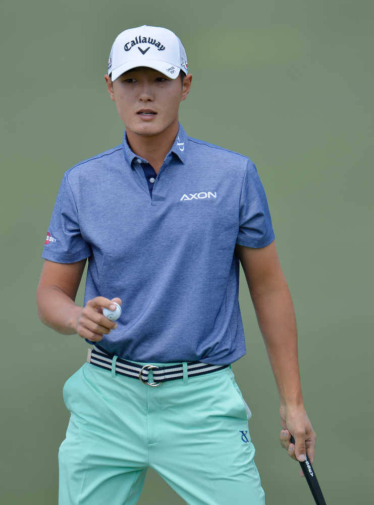 Danny Lee Holding A Golf Ball Background