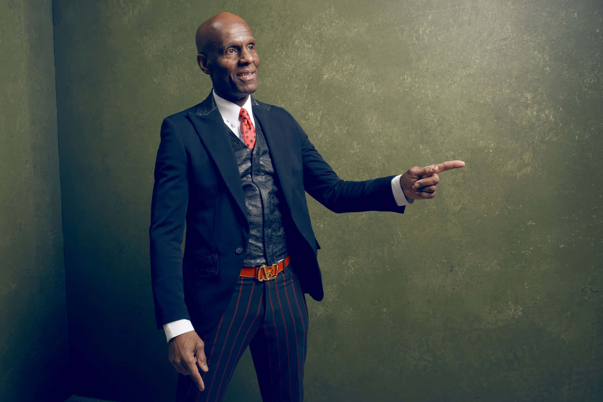Dapper Dan Pointing With His Finger Background
