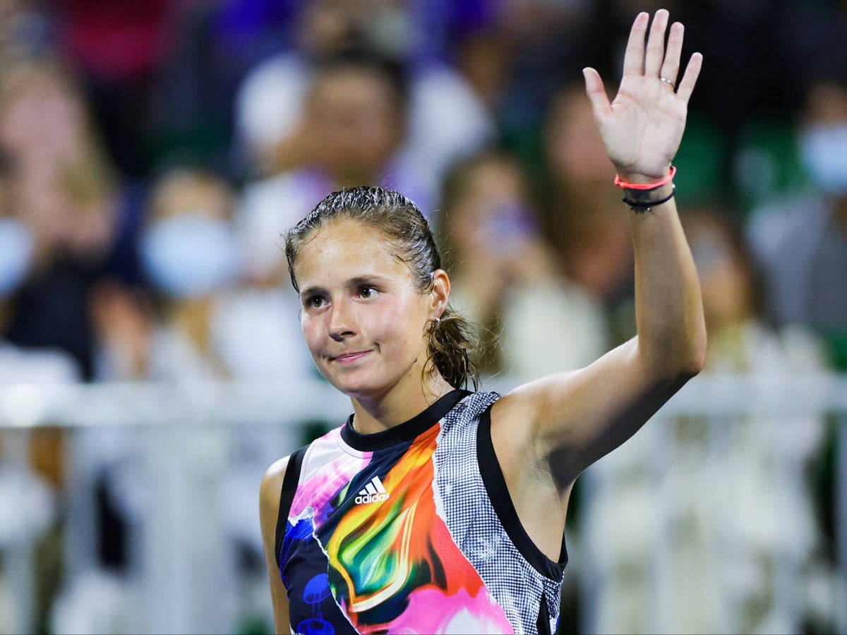 Daria Kasatkina Colorful Waving At Crowd Background