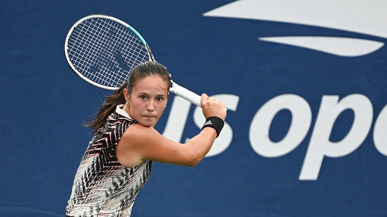 Daria Kasatkina Ready To Swing Background