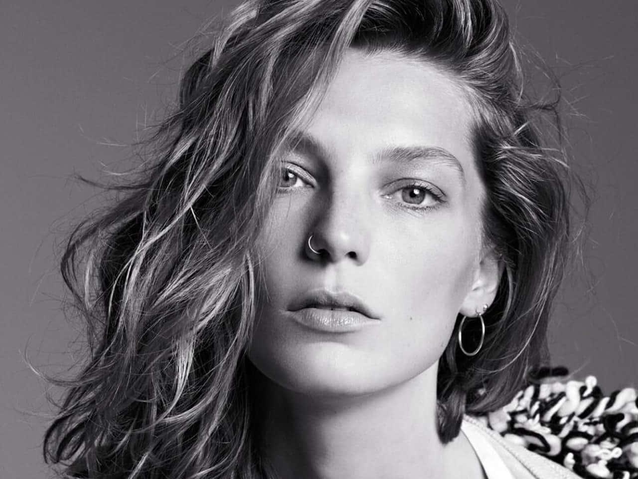 Daria Werbowy In A Fashion Shoot Background