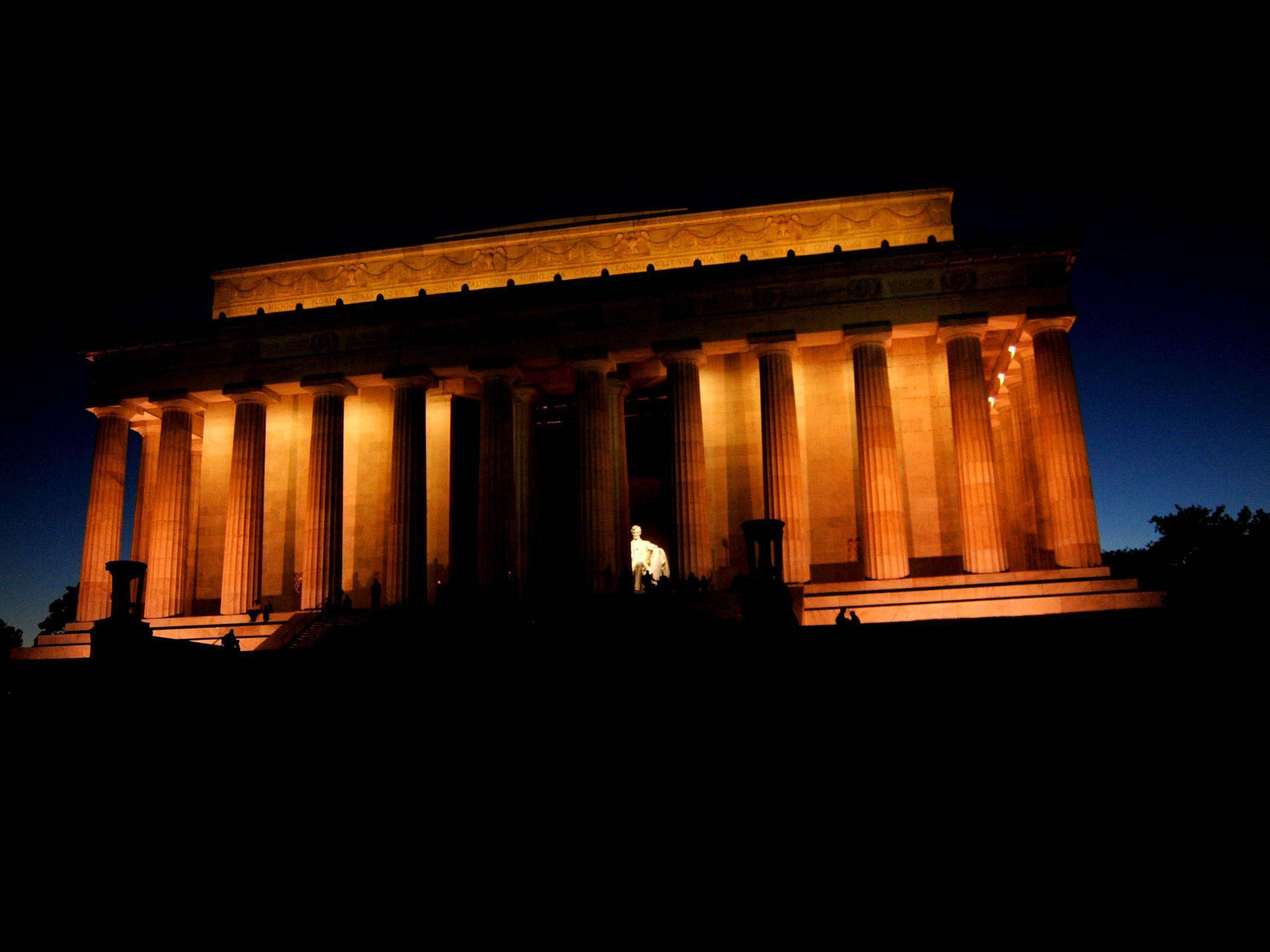 Dark Aesthetic Lincoln Monument Background