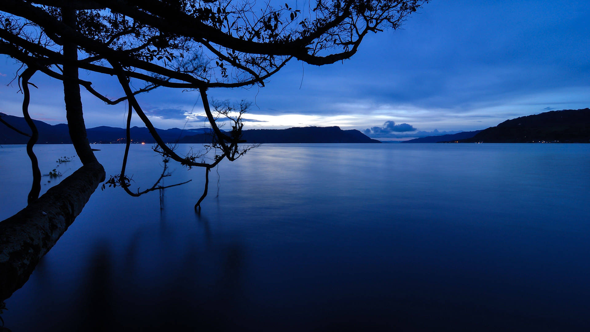 Dark Blue Aesthetic Calm Lake Background