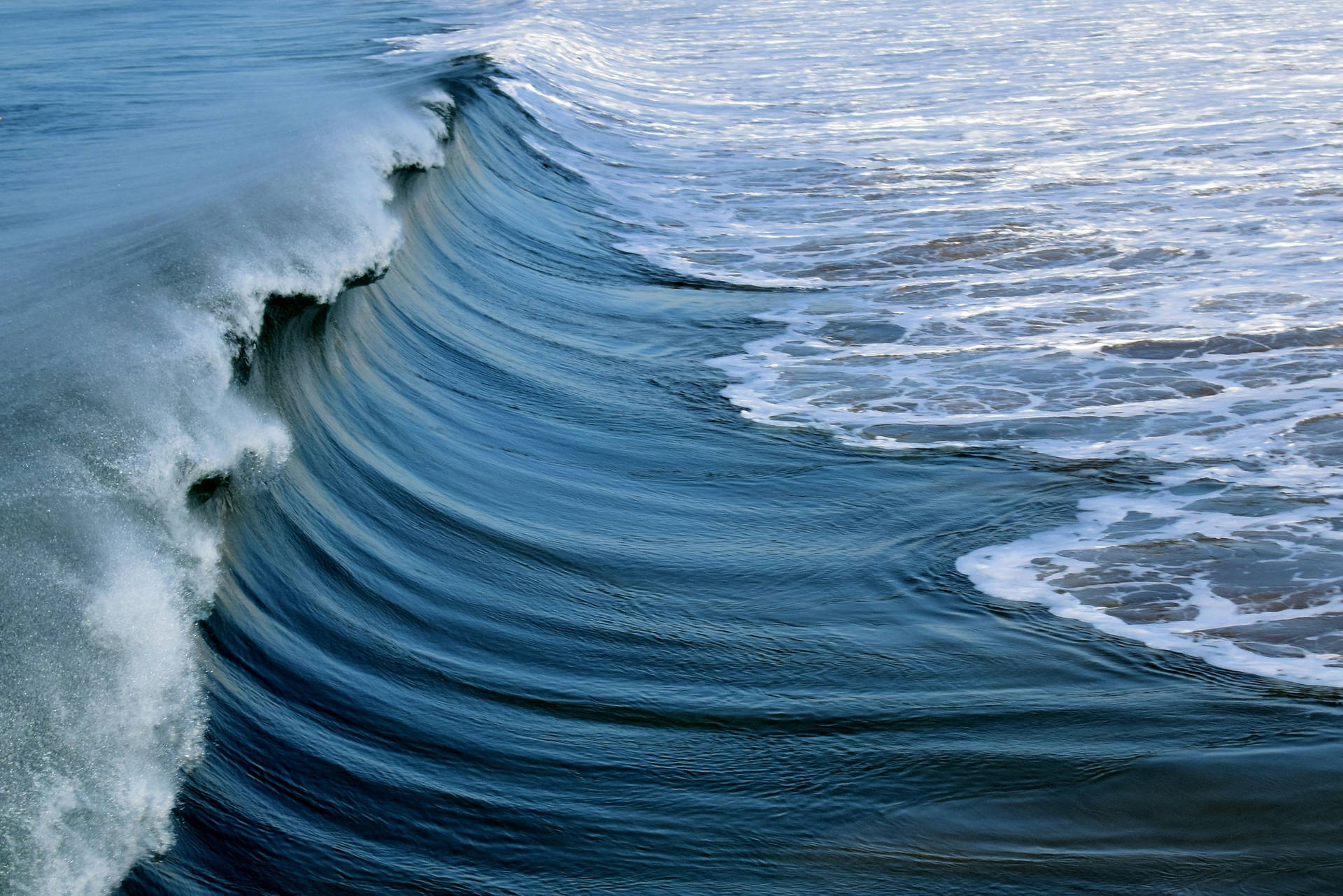 Dark Blue Ocean Waves Background
