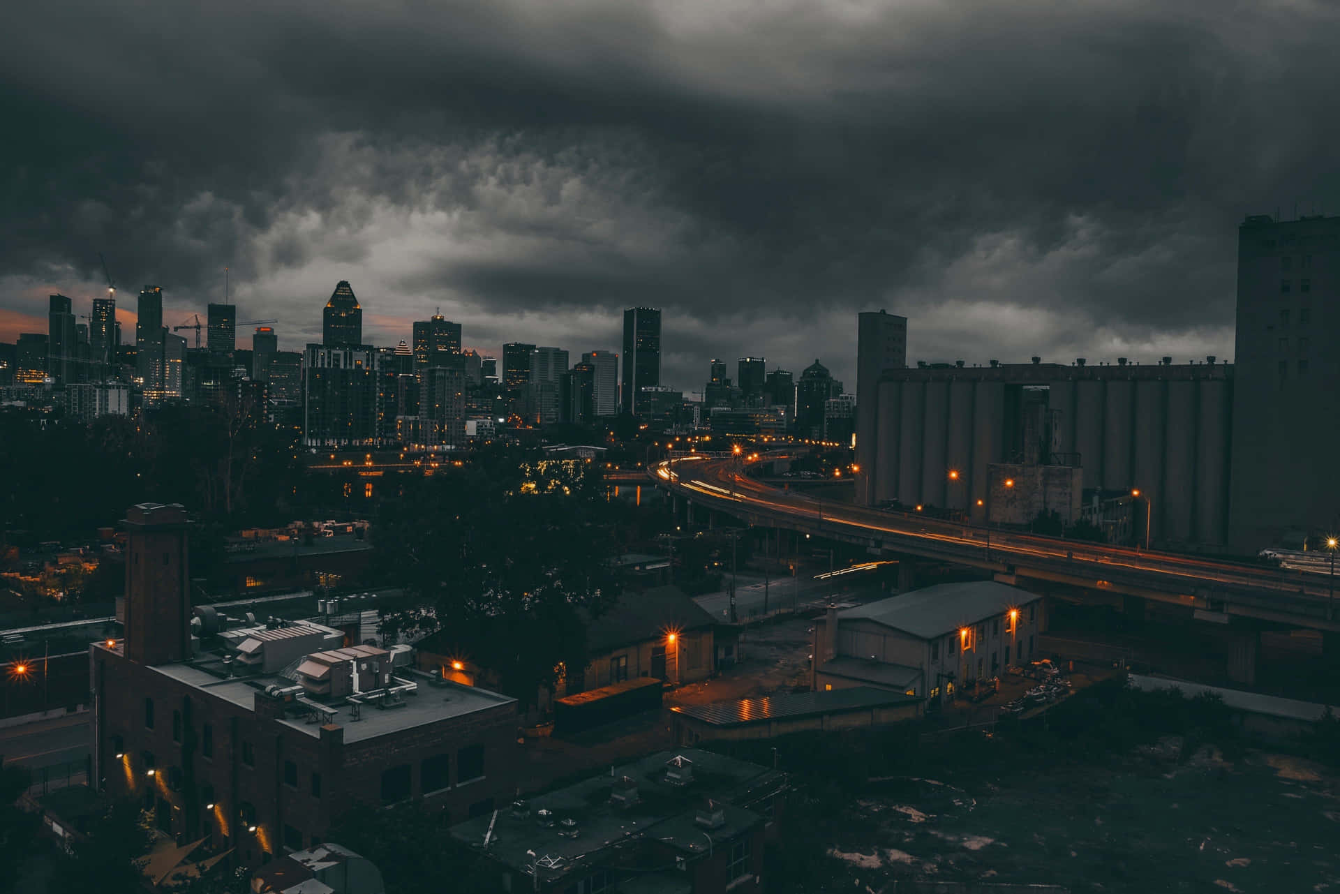 Dark Clouds In The City Desktop