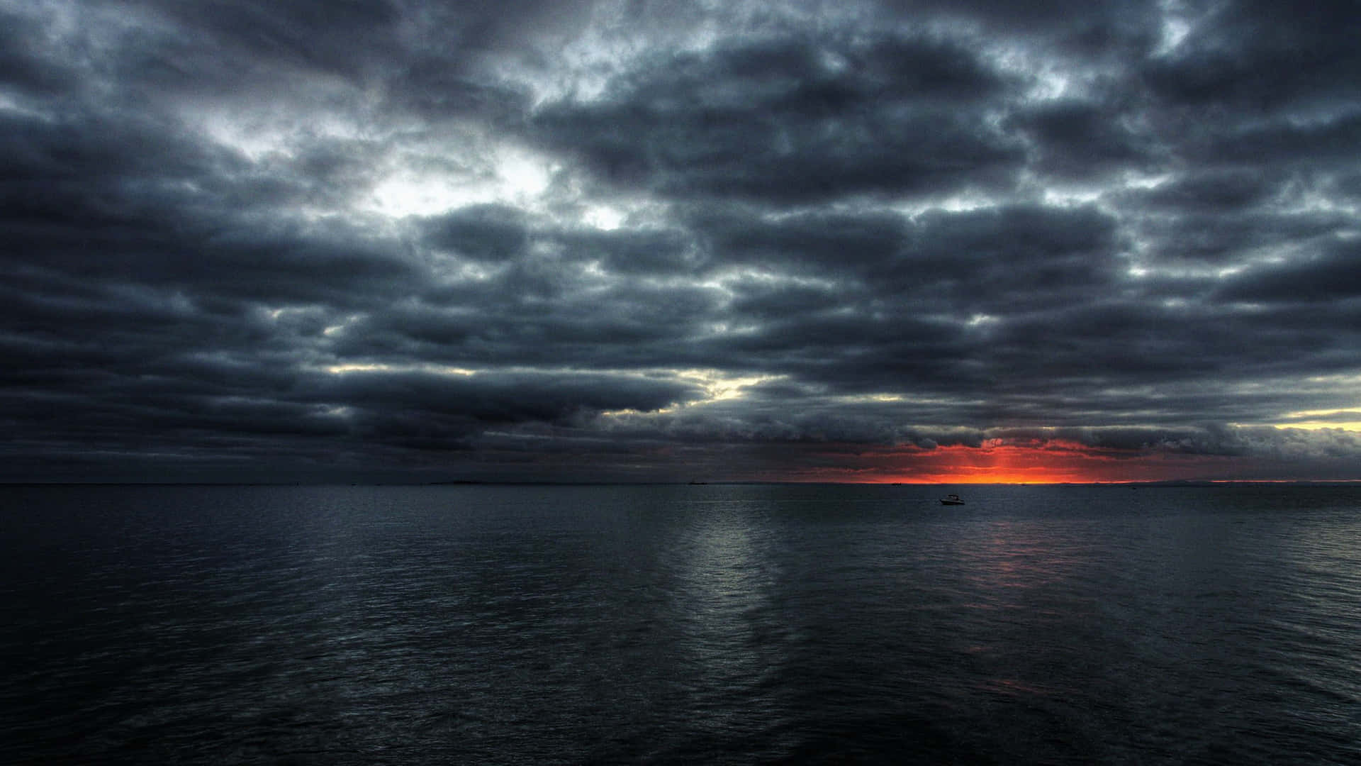 Dark Clouds Ocean 4k Ipad Background