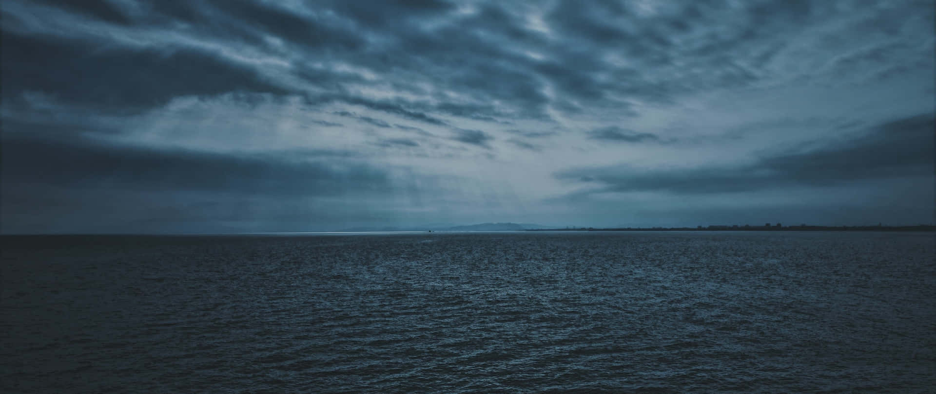 Dark Clouds Over Ocean4 K