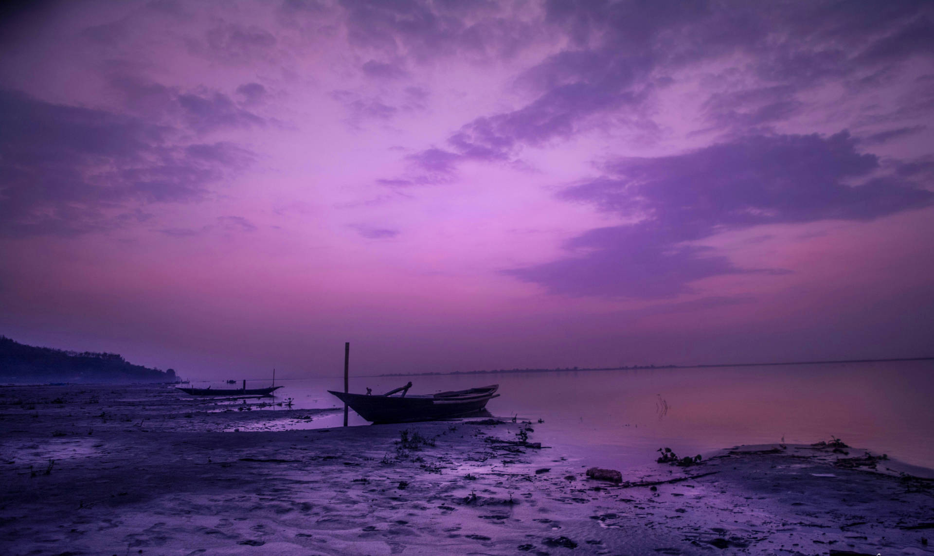 Dark Purple Aesthetic Seashore Background
