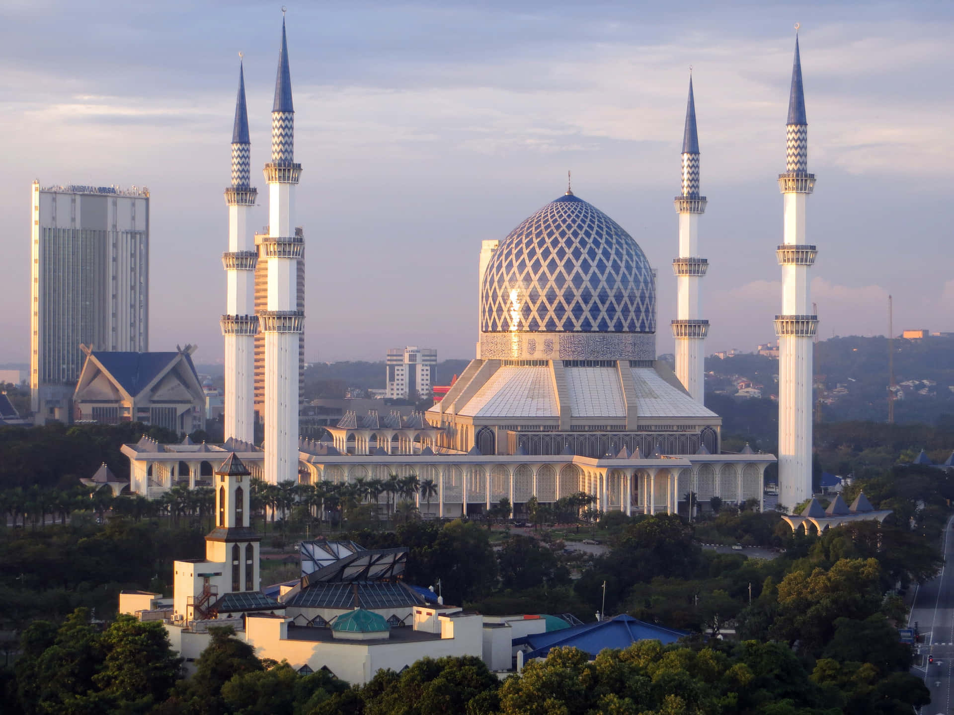 Dark Time In Shah Mosque Background