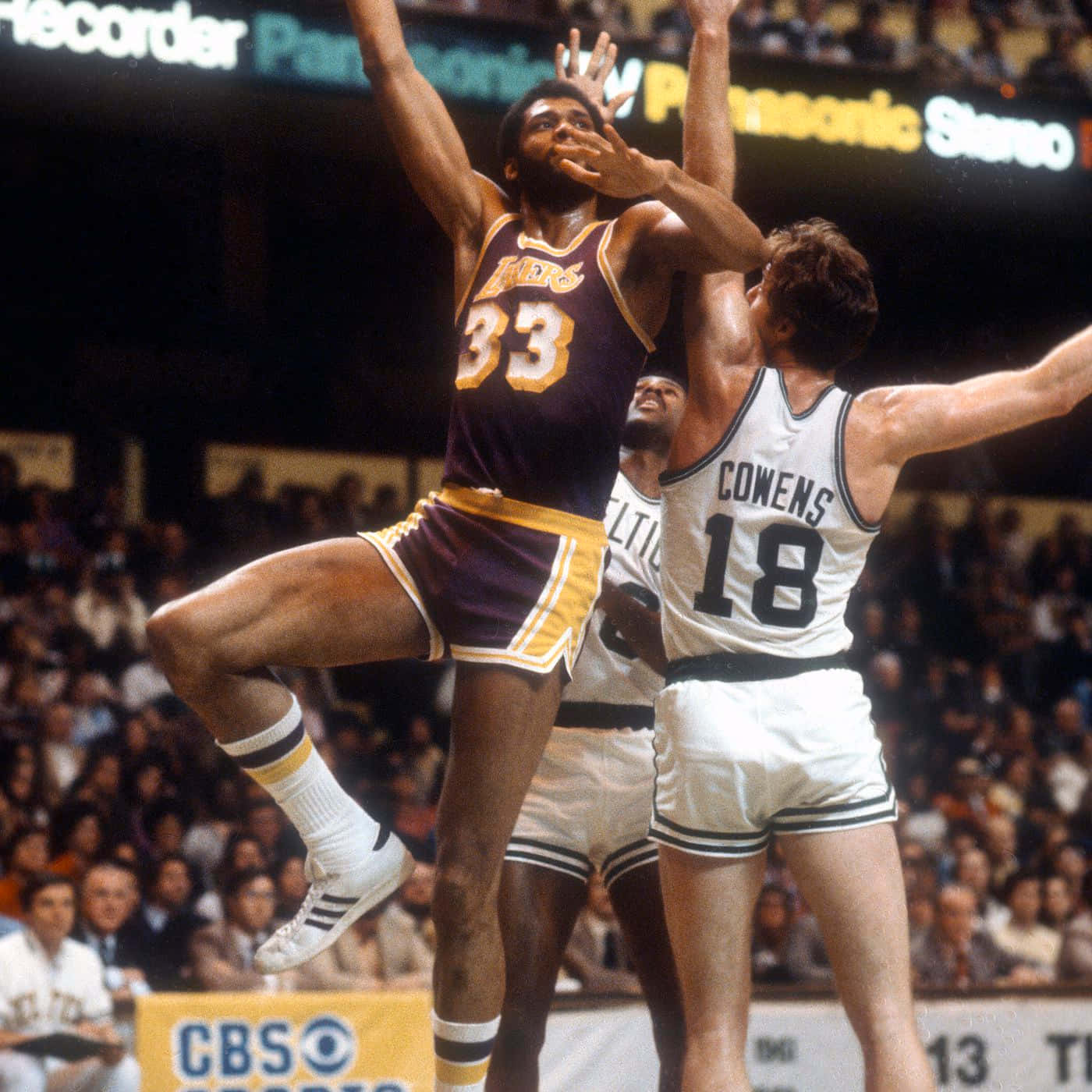 Dave Cowens Against Kareem Abdul-jabbar Background