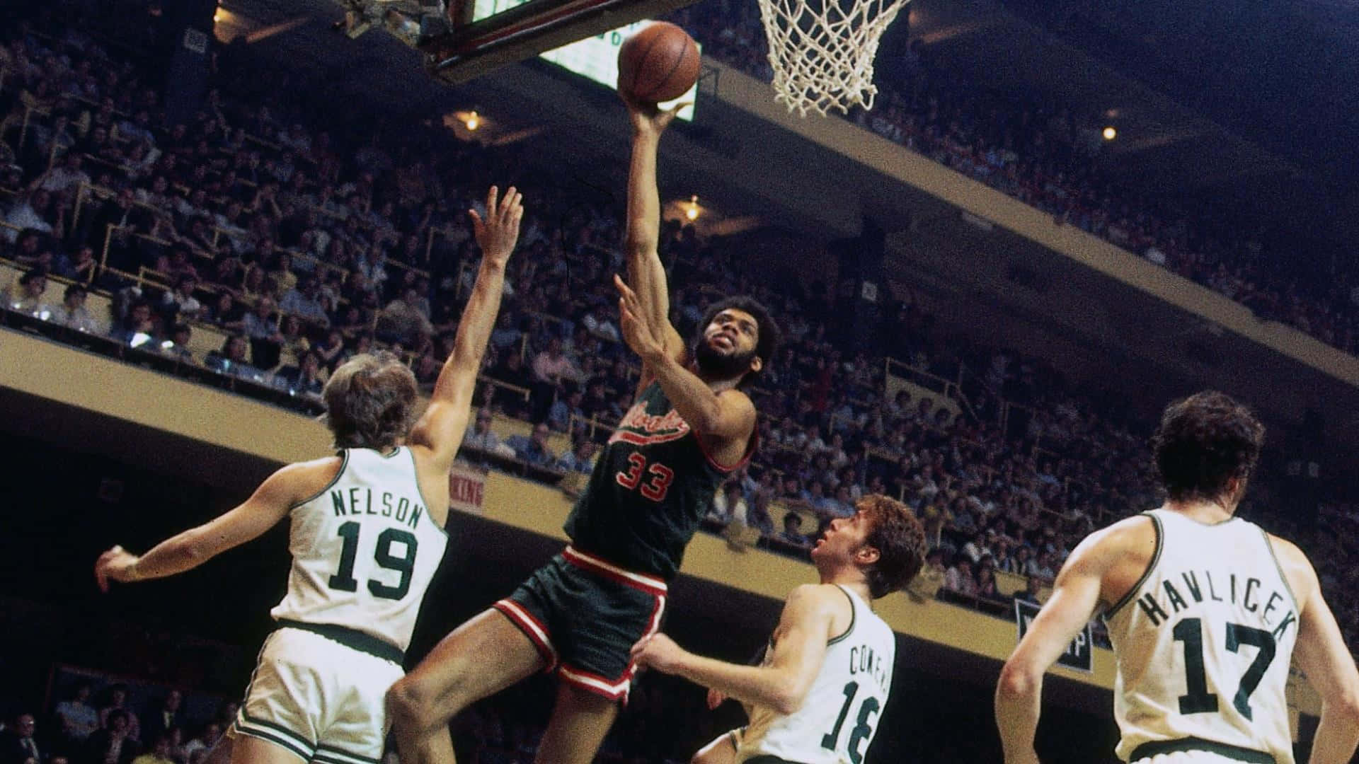 Dave Cowens In Action Background