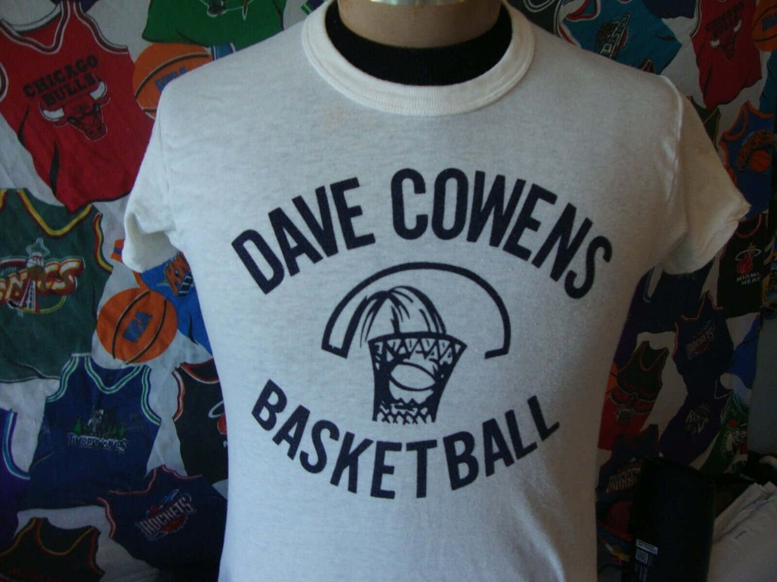 Dave Cowens Merch Background