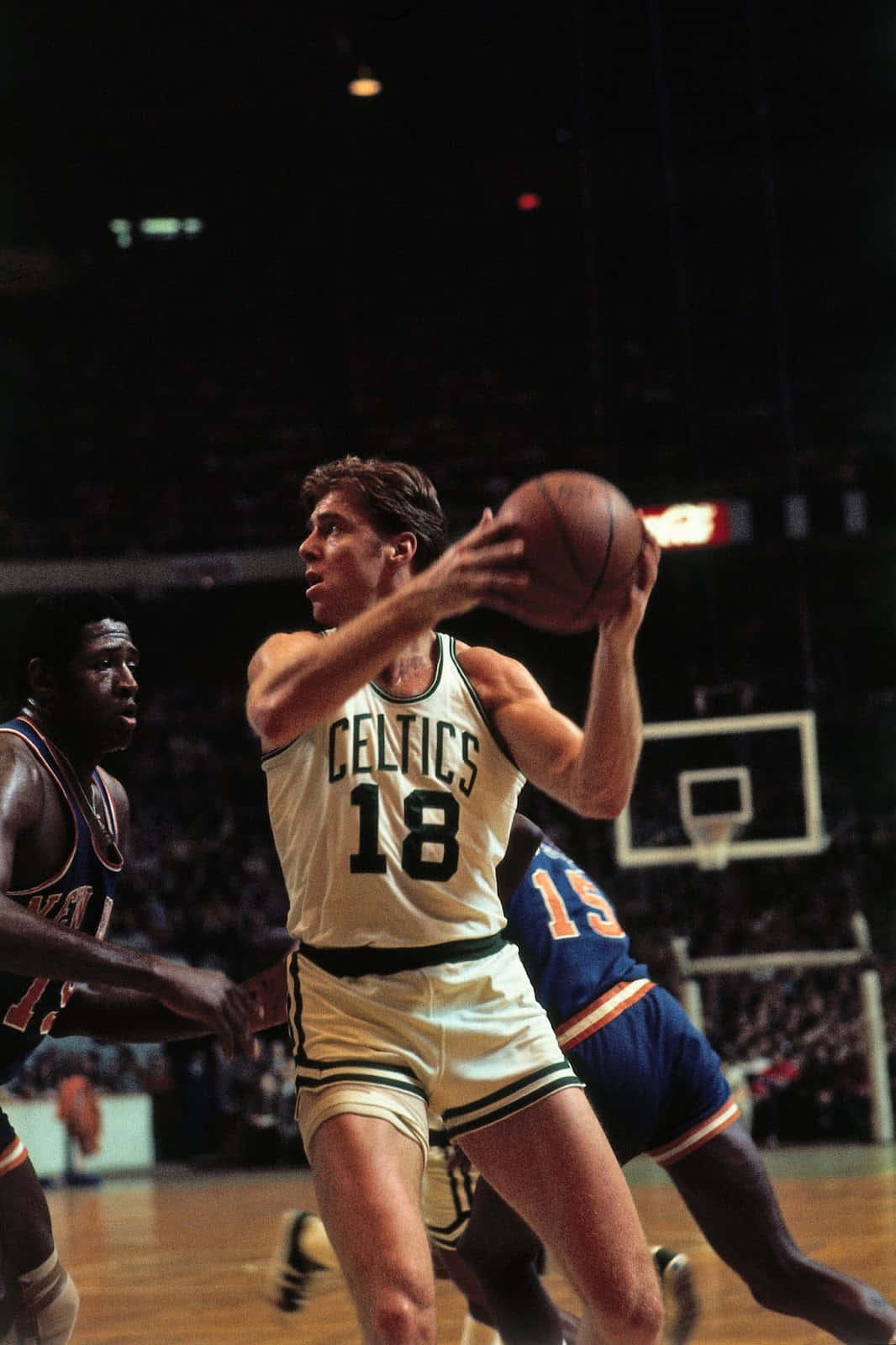 Dave Cowens With The Ball In His Hands Background