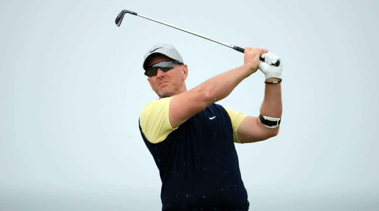 David Duval Holding Golf Club Firmly Background