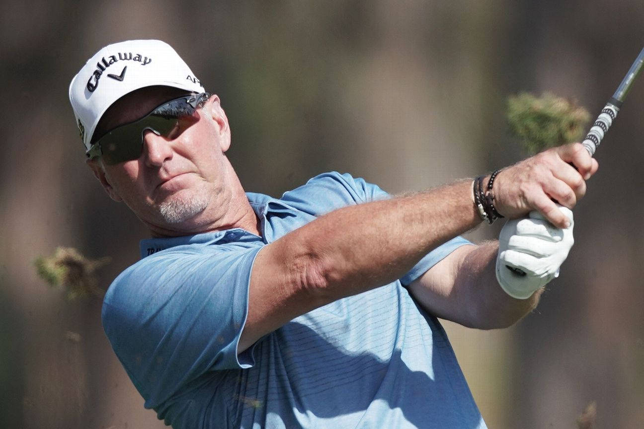 David Duval In Golf Sunglasses Background