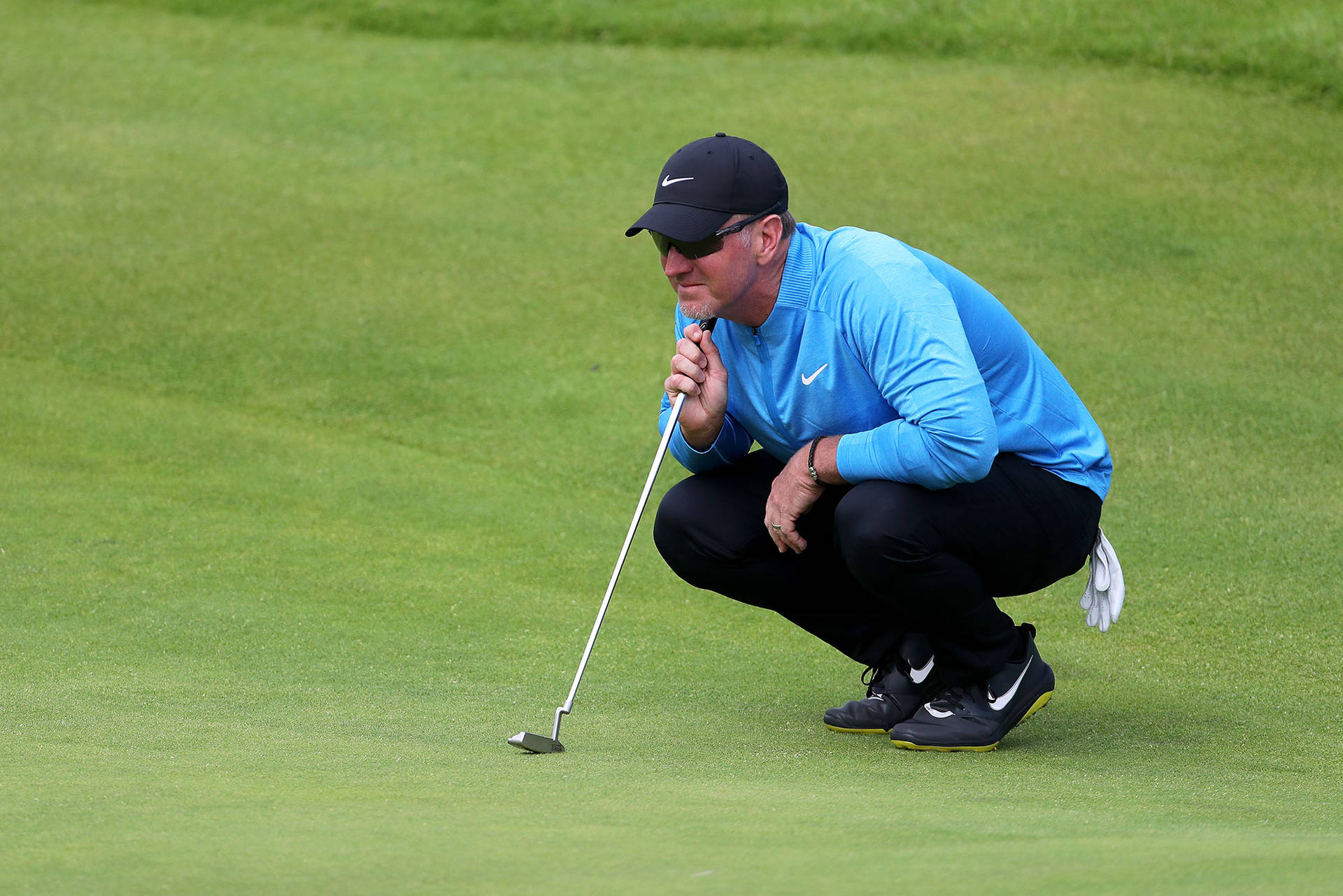 David Duval Squatting Background