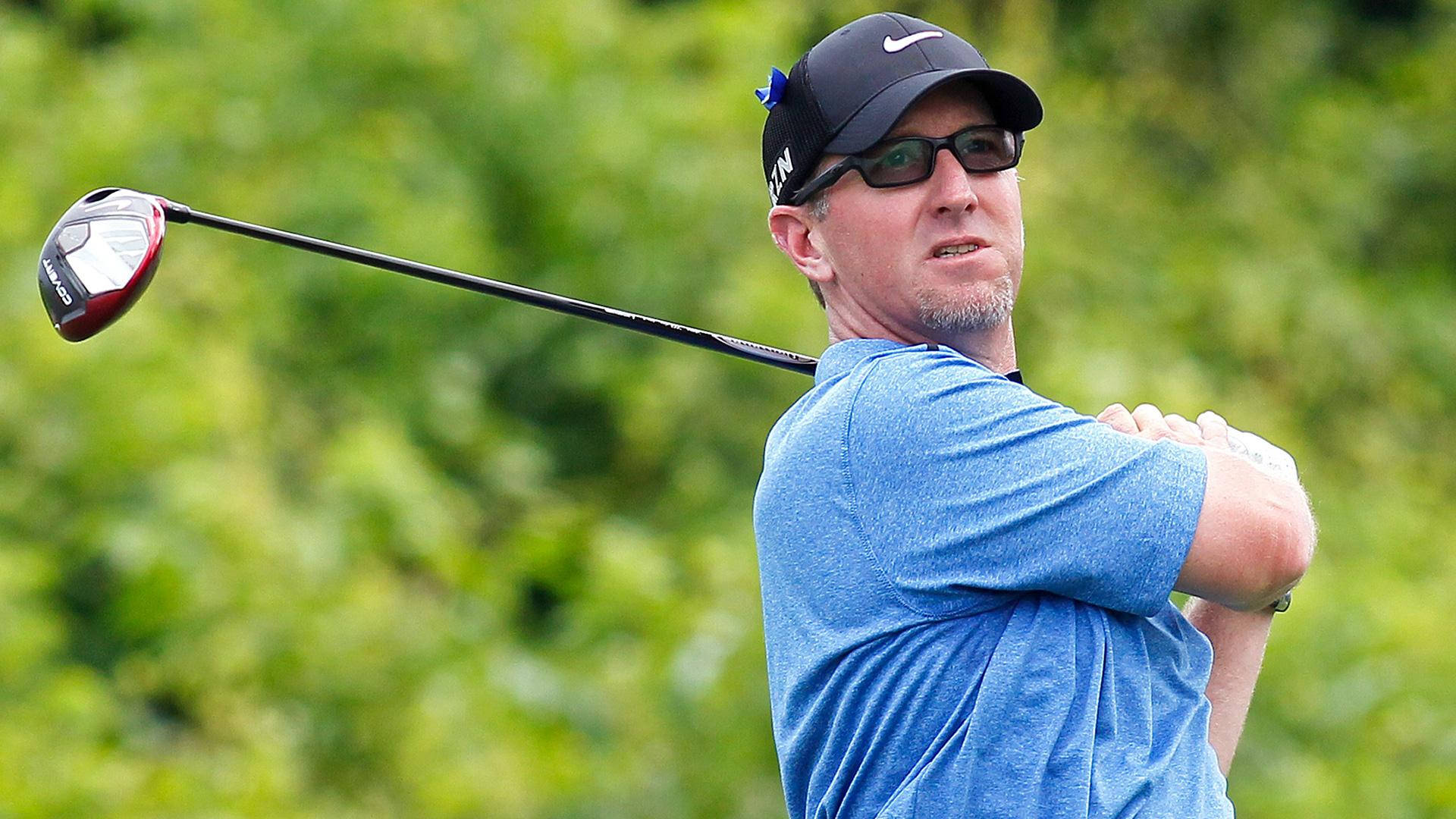 David Duval Wearing Dark Sunglasses Background