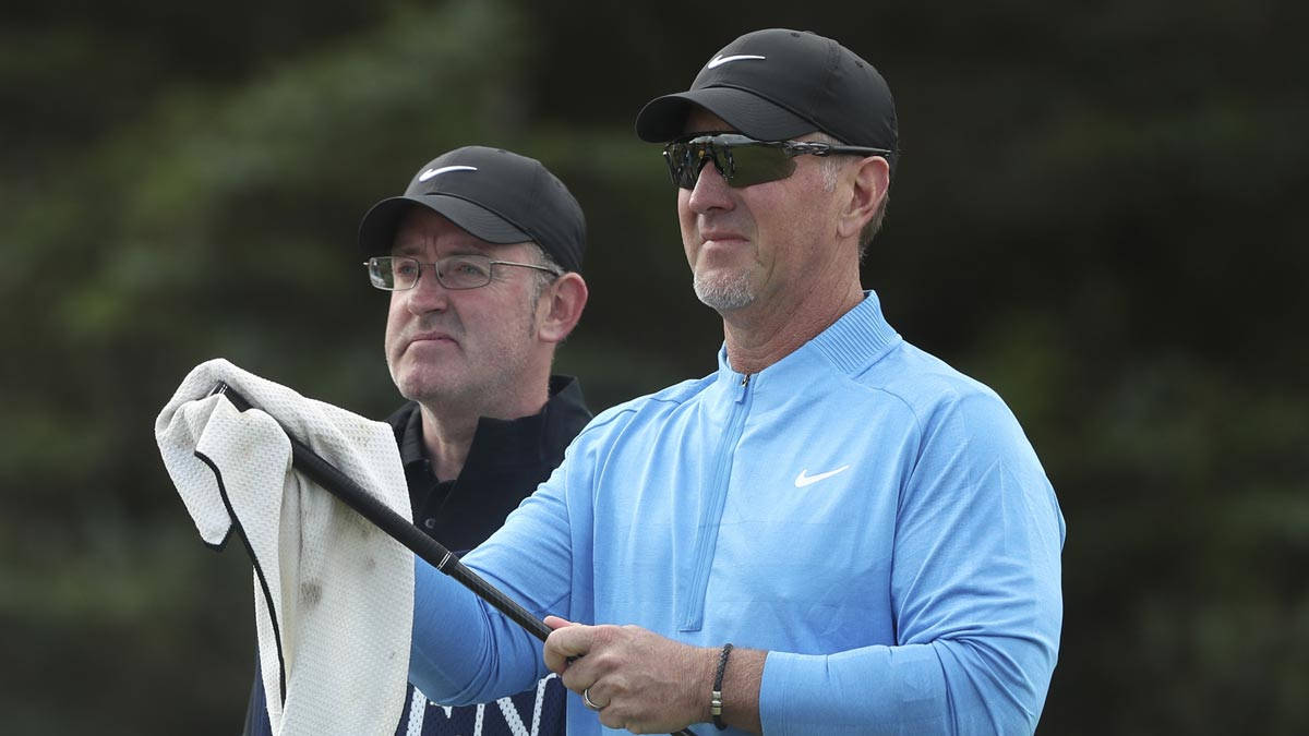 David Duval Wiping Golf Club Background