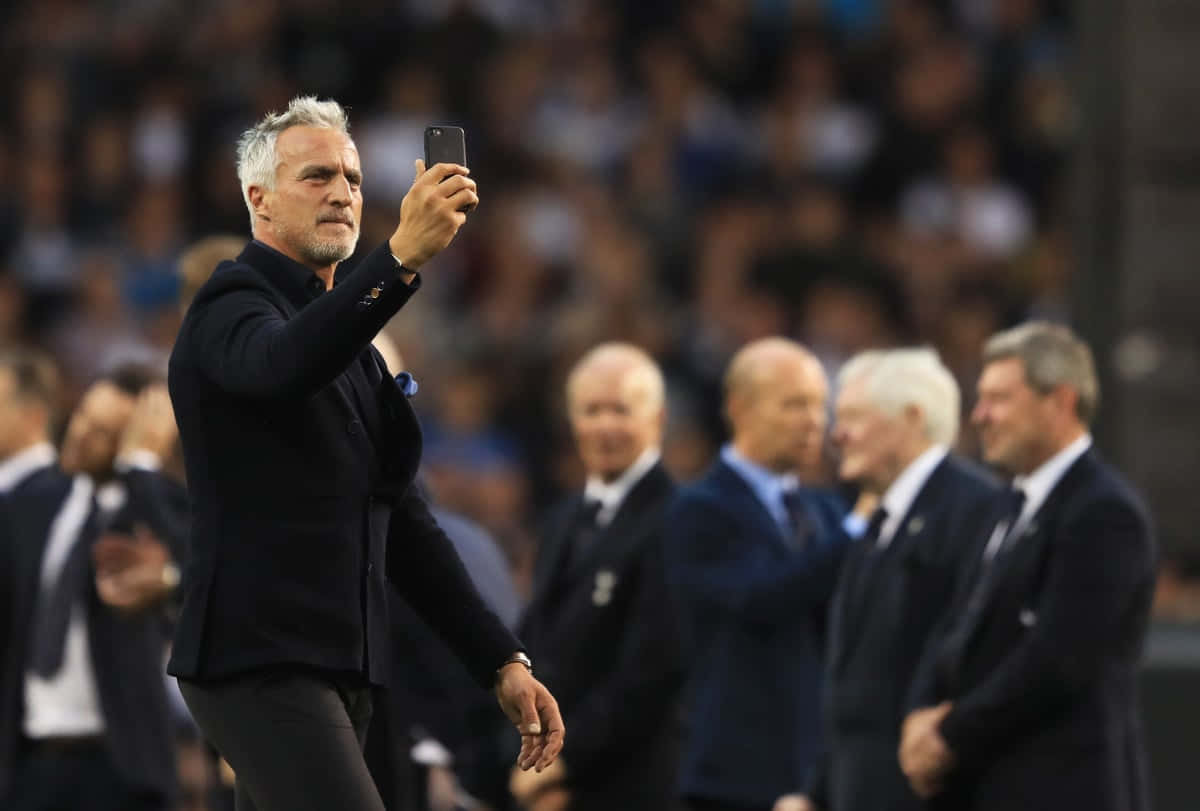 David Ginola Seflie Candid Photography Background