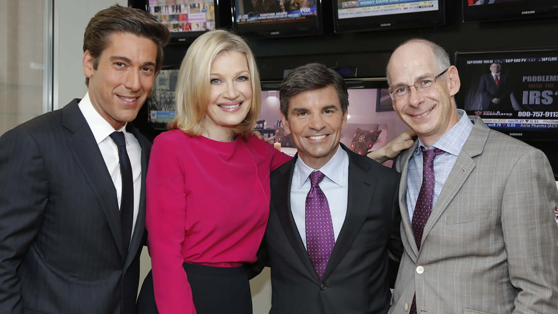 David Muir With Fellow Journalists Background