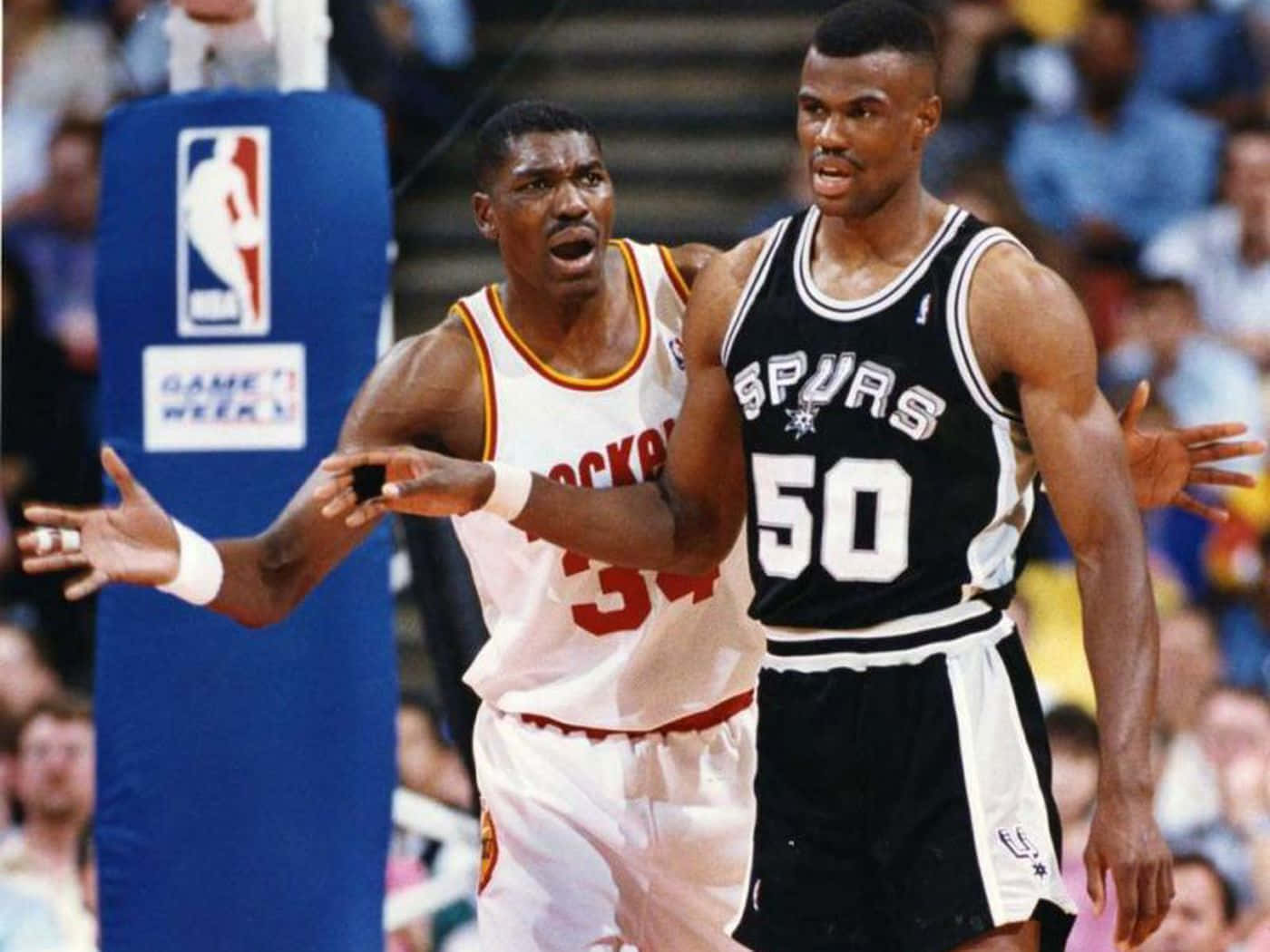 David Robinson For San Antonio Spurs Vs Houston Rockets Background