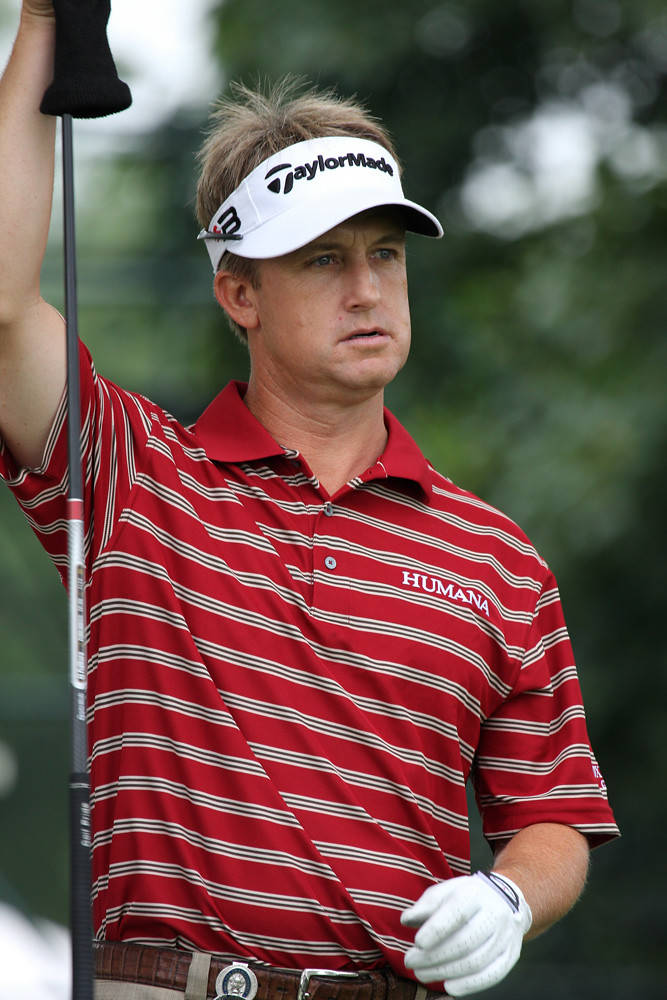 David Toms Immersed In Golf Game Background