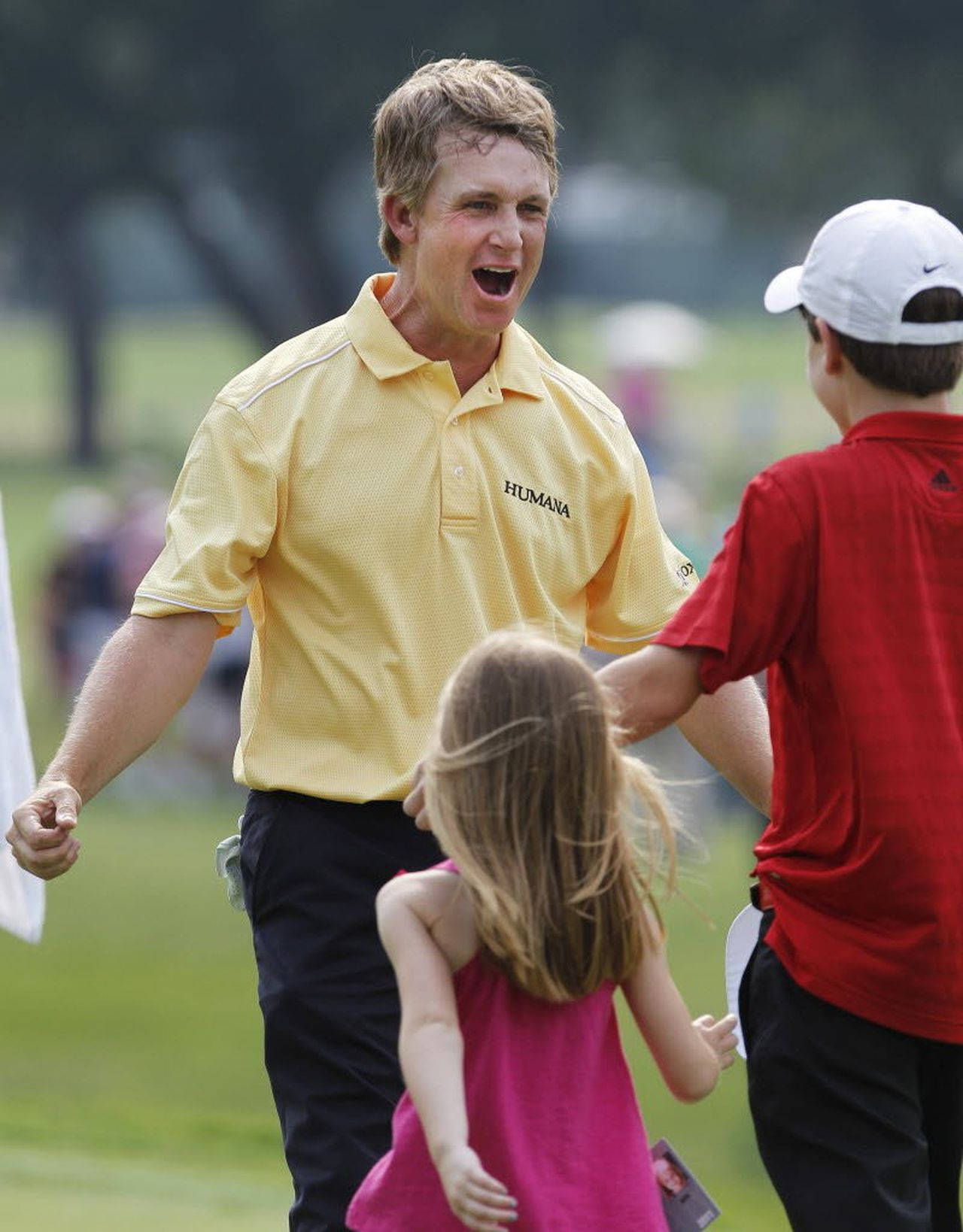 David Toms Running To His Kids Background