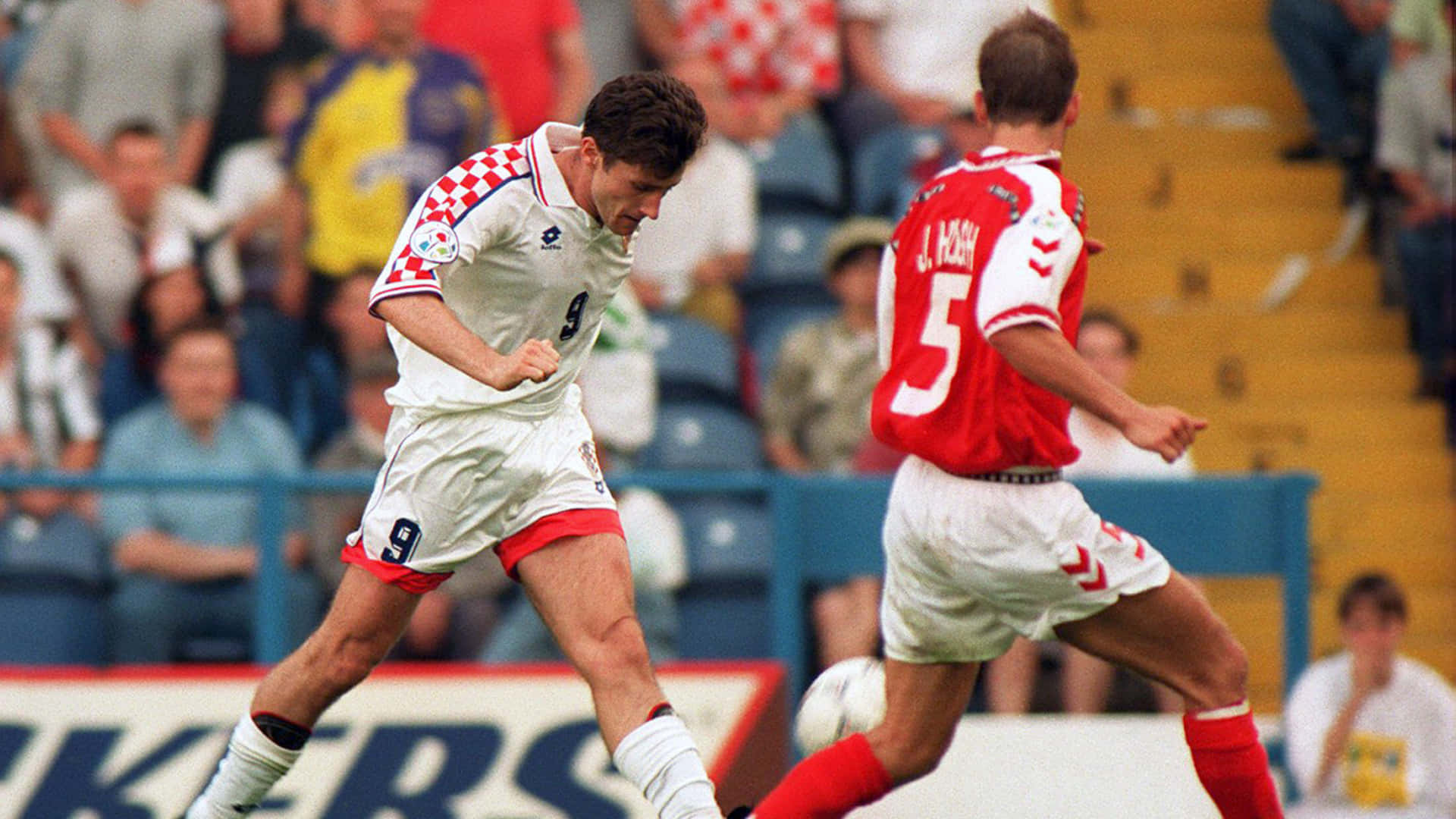 Davor Suker Football Match 90s Background