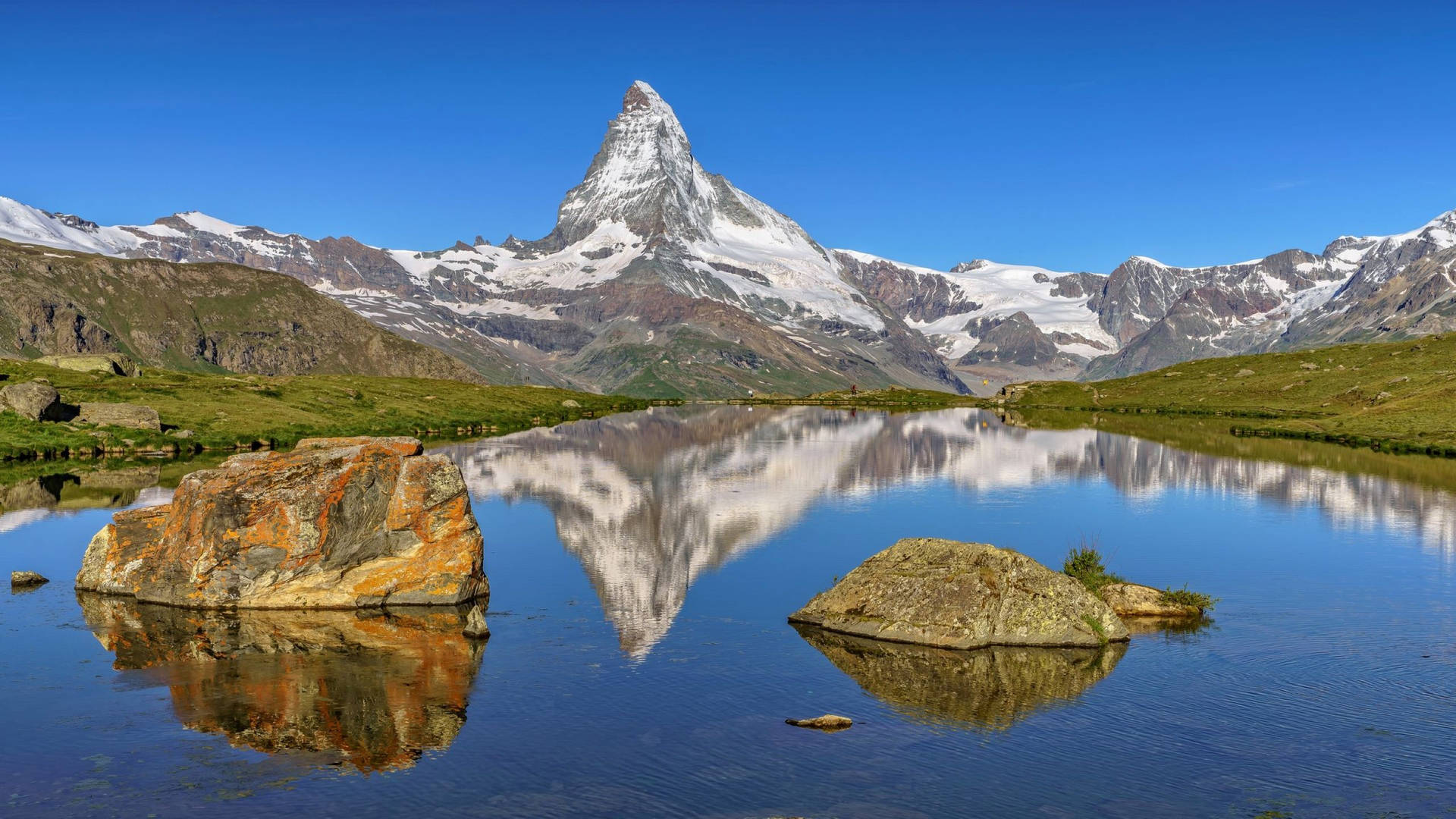 Daytime In Matterhorn Switzerland Background