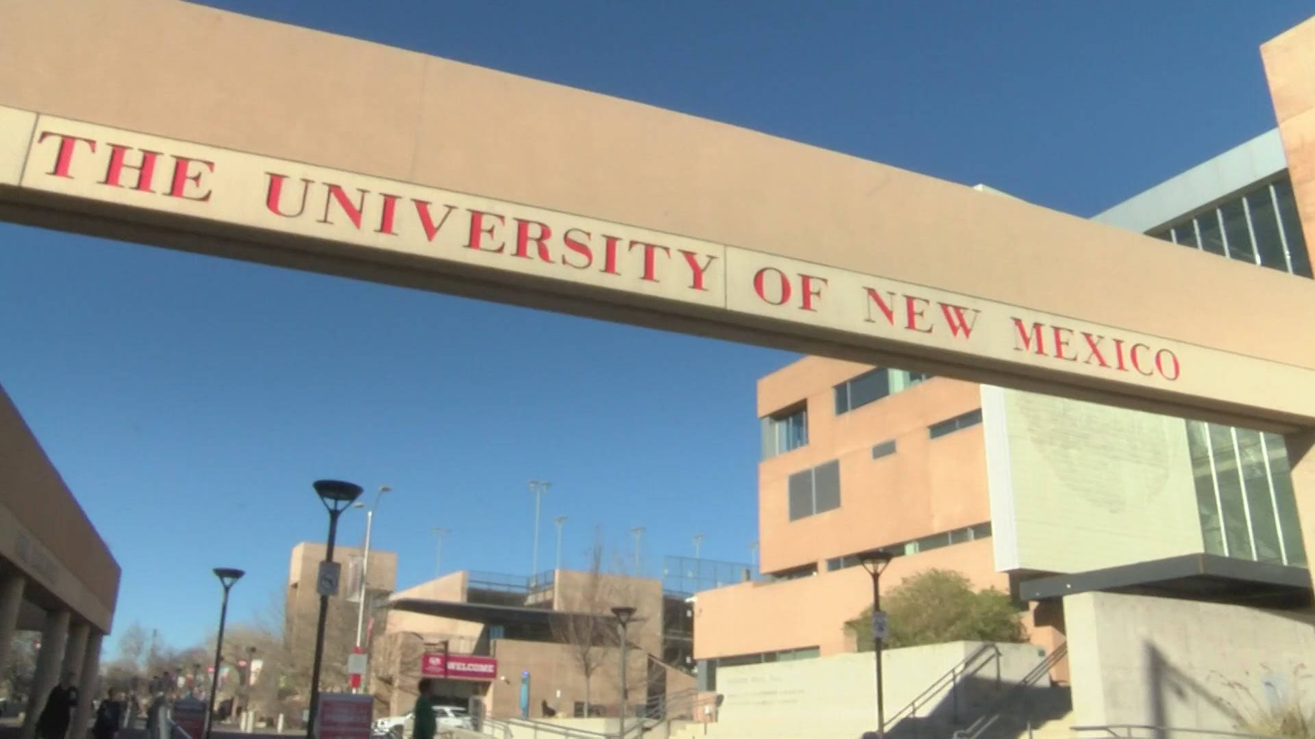 Dazzling View Of The University Of New Mexico Main Campus Entrance Background