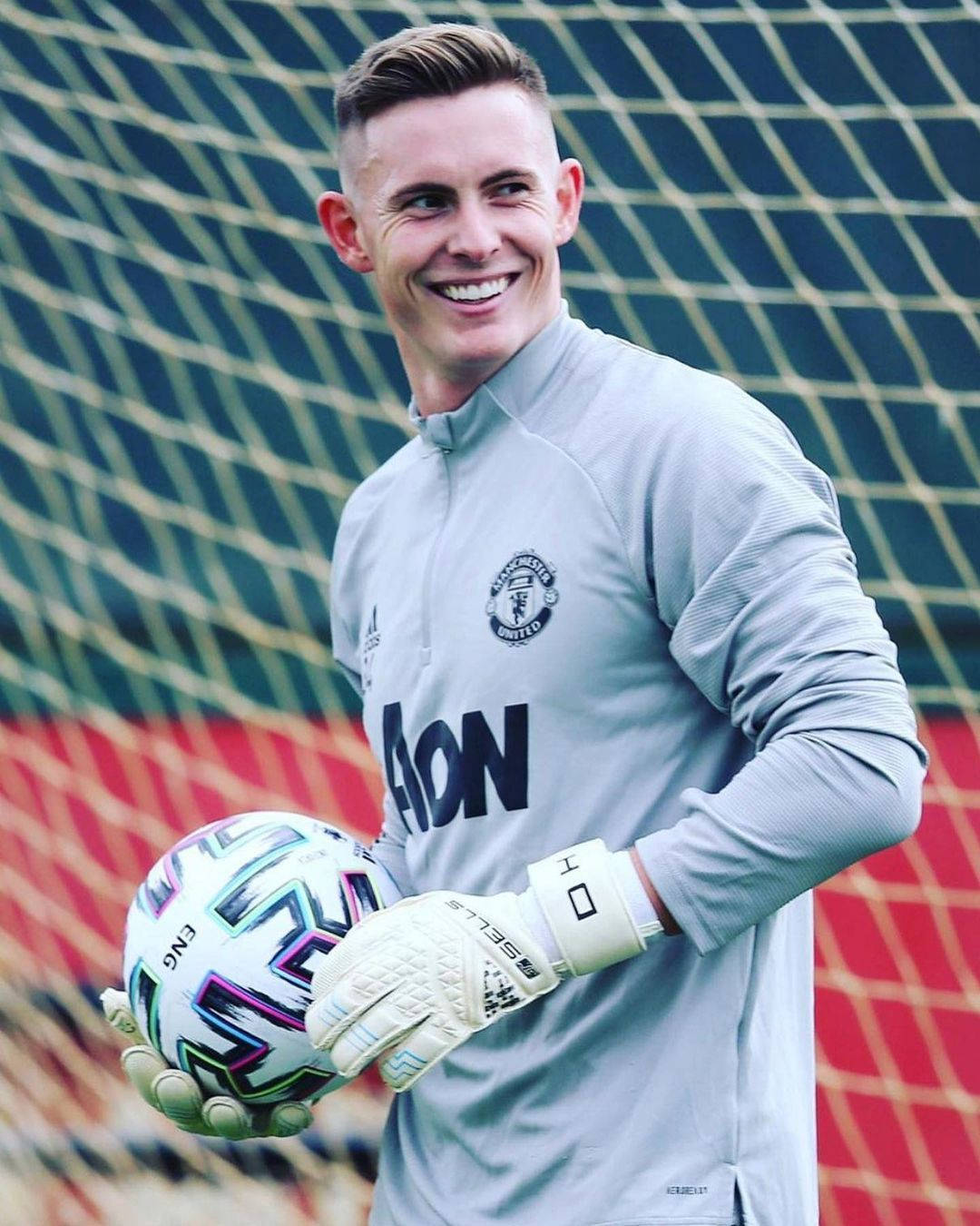 Dean Henderson Grinning Background