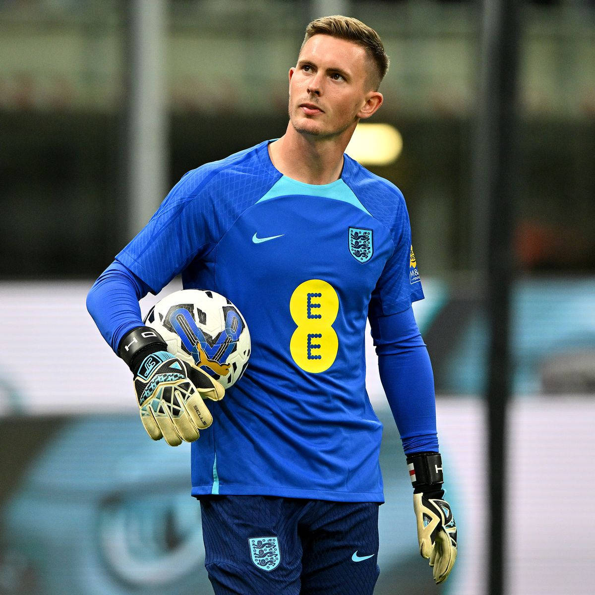 Dean Henderson Looking Up Background