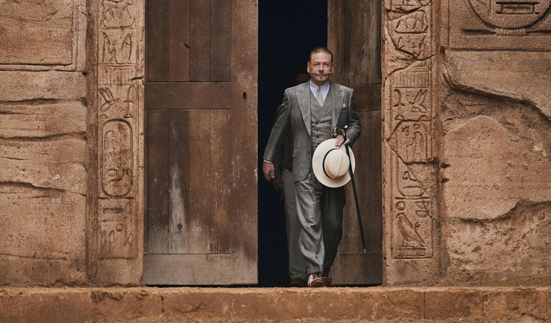 Death On The Nile Detective Background