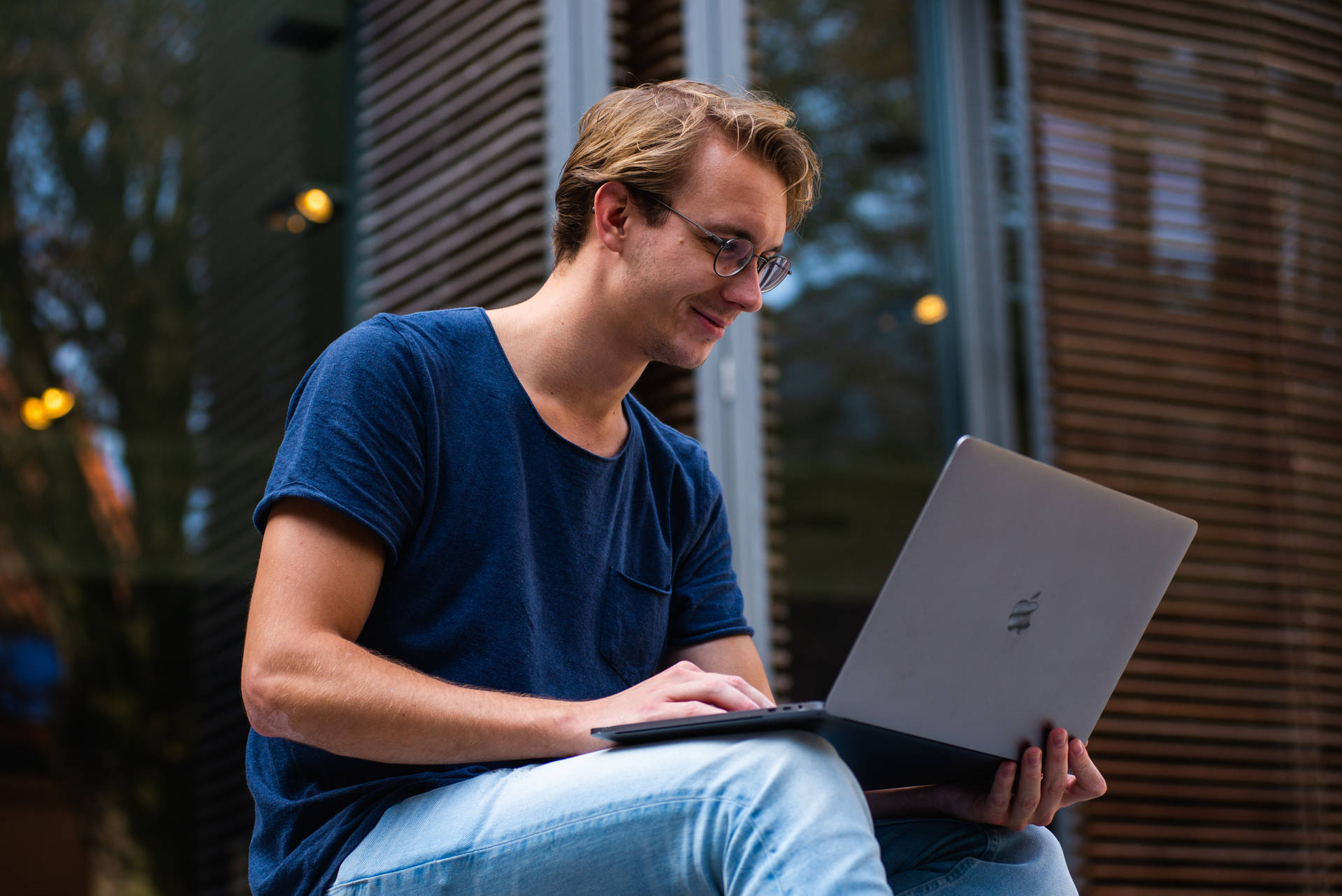 Dedicated Students Studying At Cornell University Background