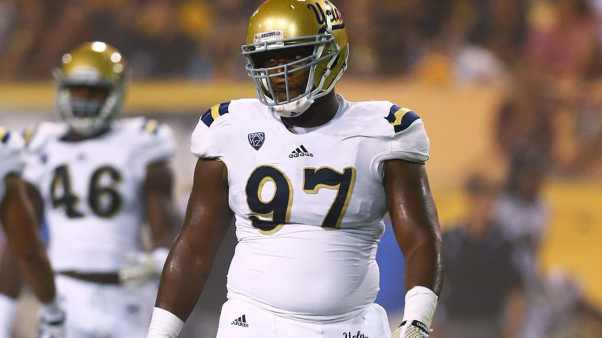 Defensive Tackle Kenny Clark For The Ucla Bruins Background