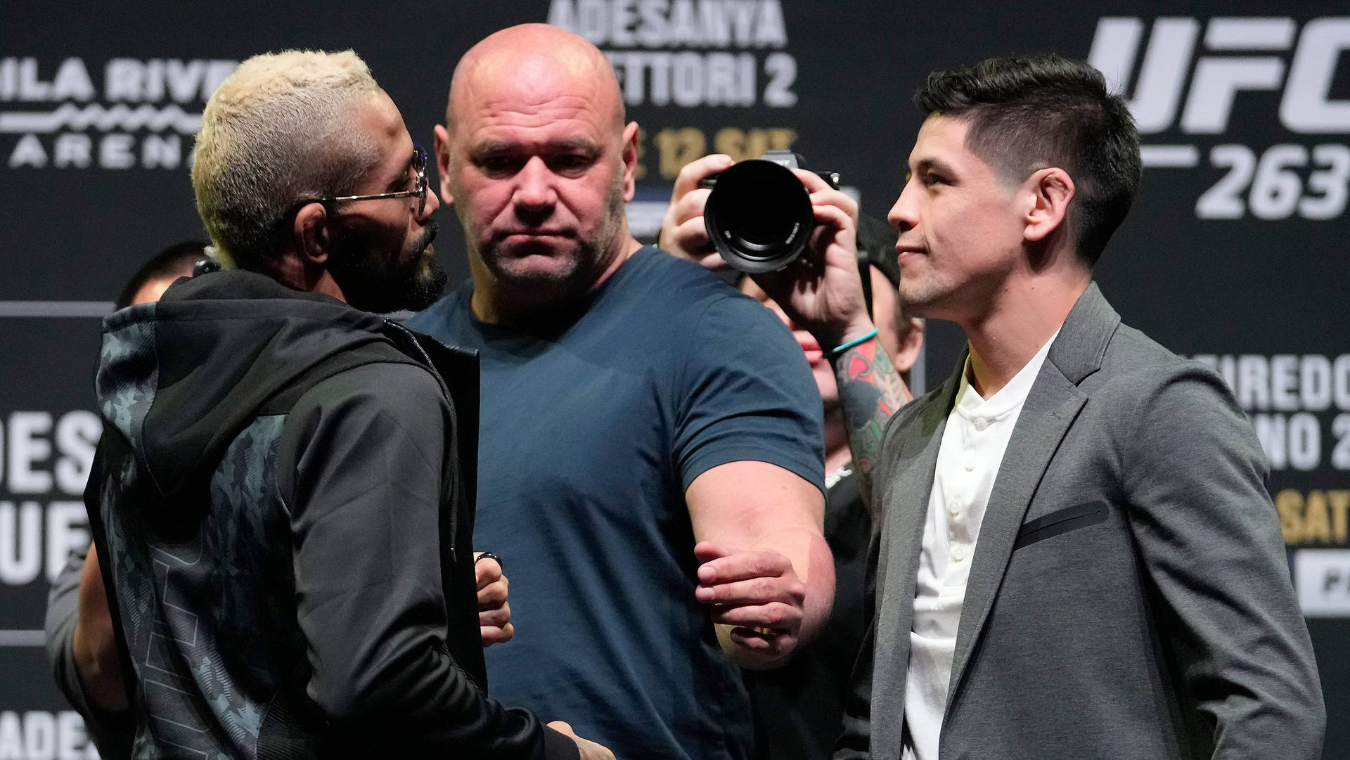 Deiveson Figueiredo And Brandon Moreno Face-to-face Background