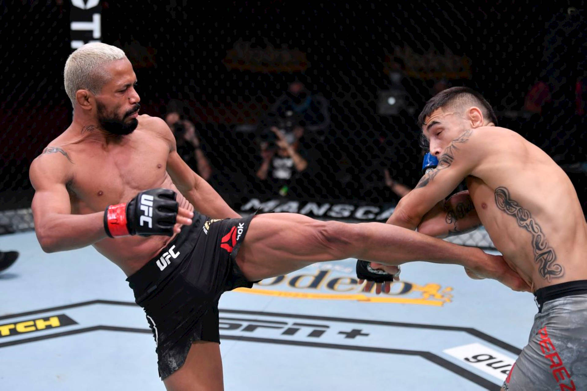 Deiveson Figueiredo Kicking His Opponent Background