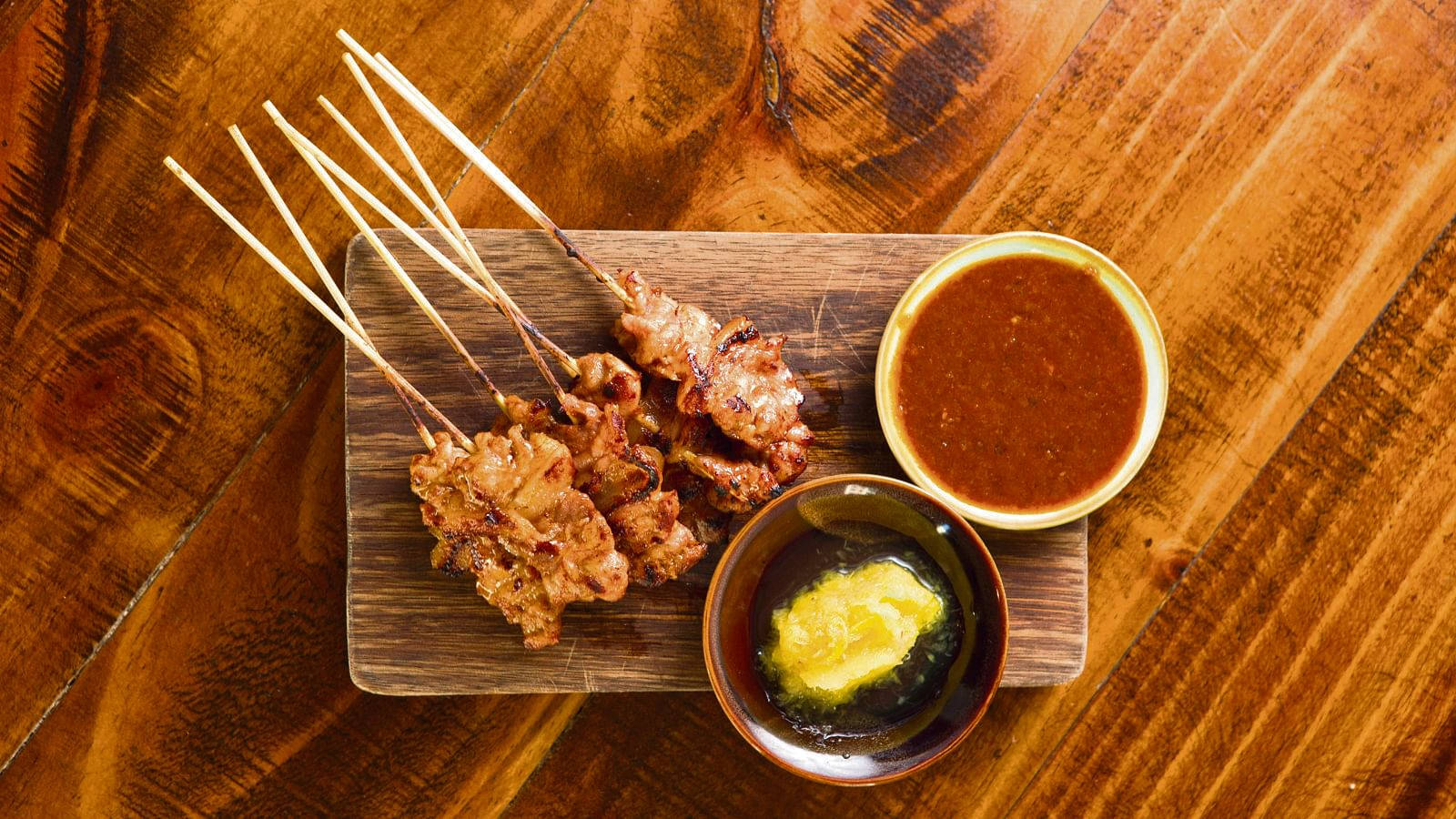 Delectable Chicken Satay Skewers With Red Sauce