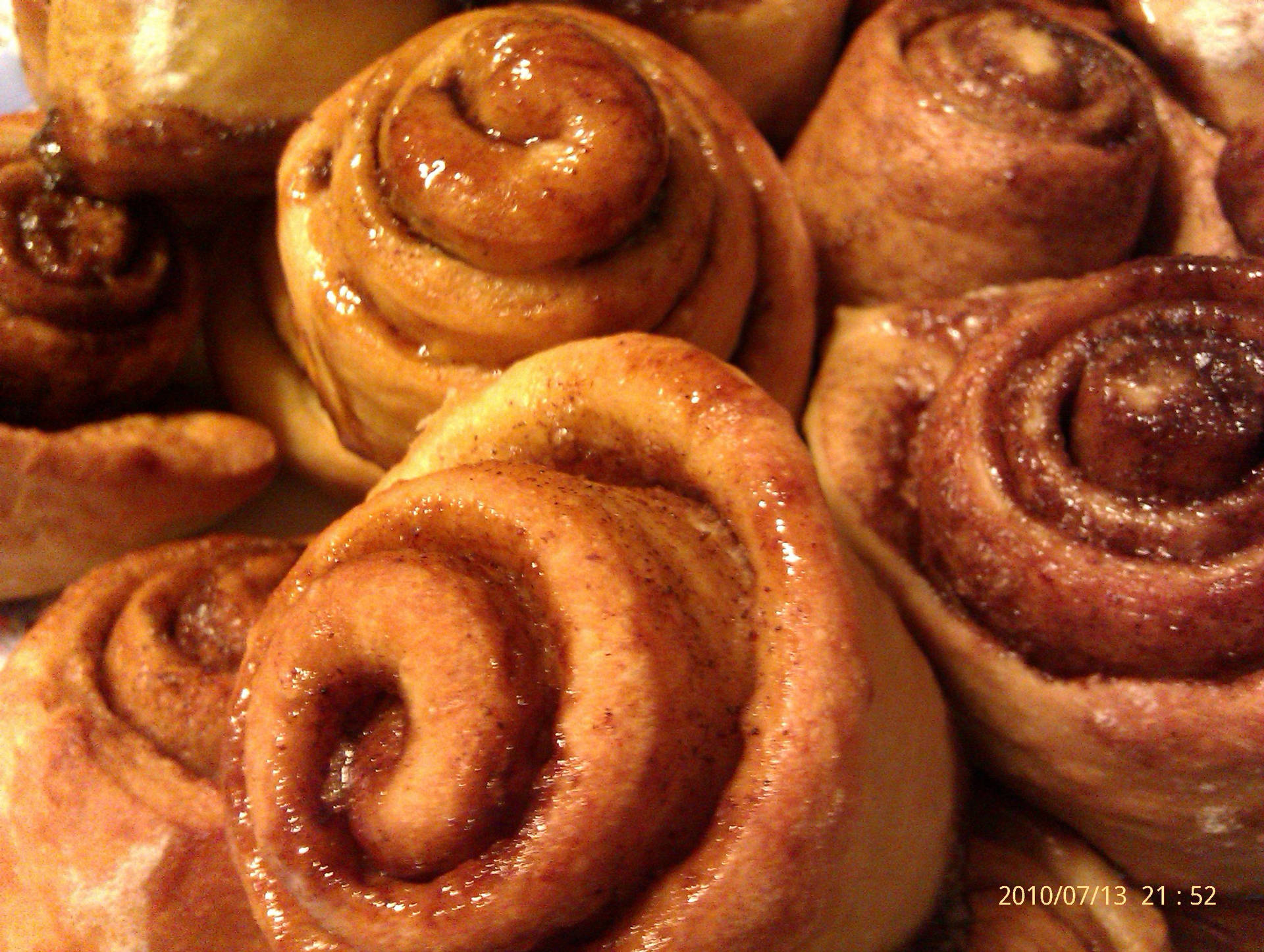 Delectable Cinnamon Buns Background