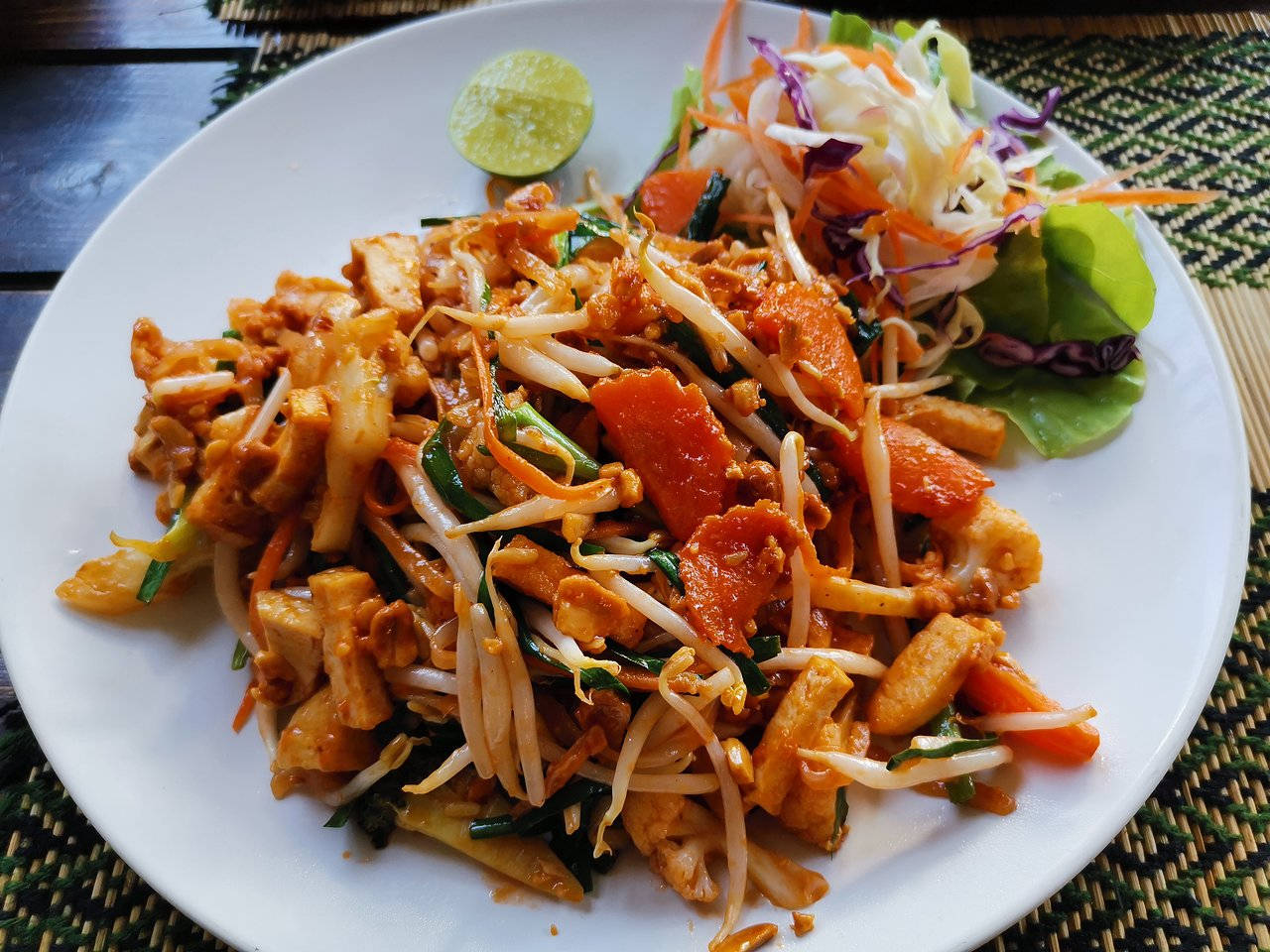 Delectable Pad Thai With Carrots And Bean Sprouts