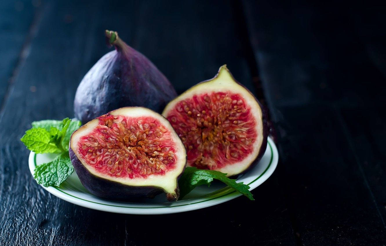 Delectable Plate Of Sliced Figs