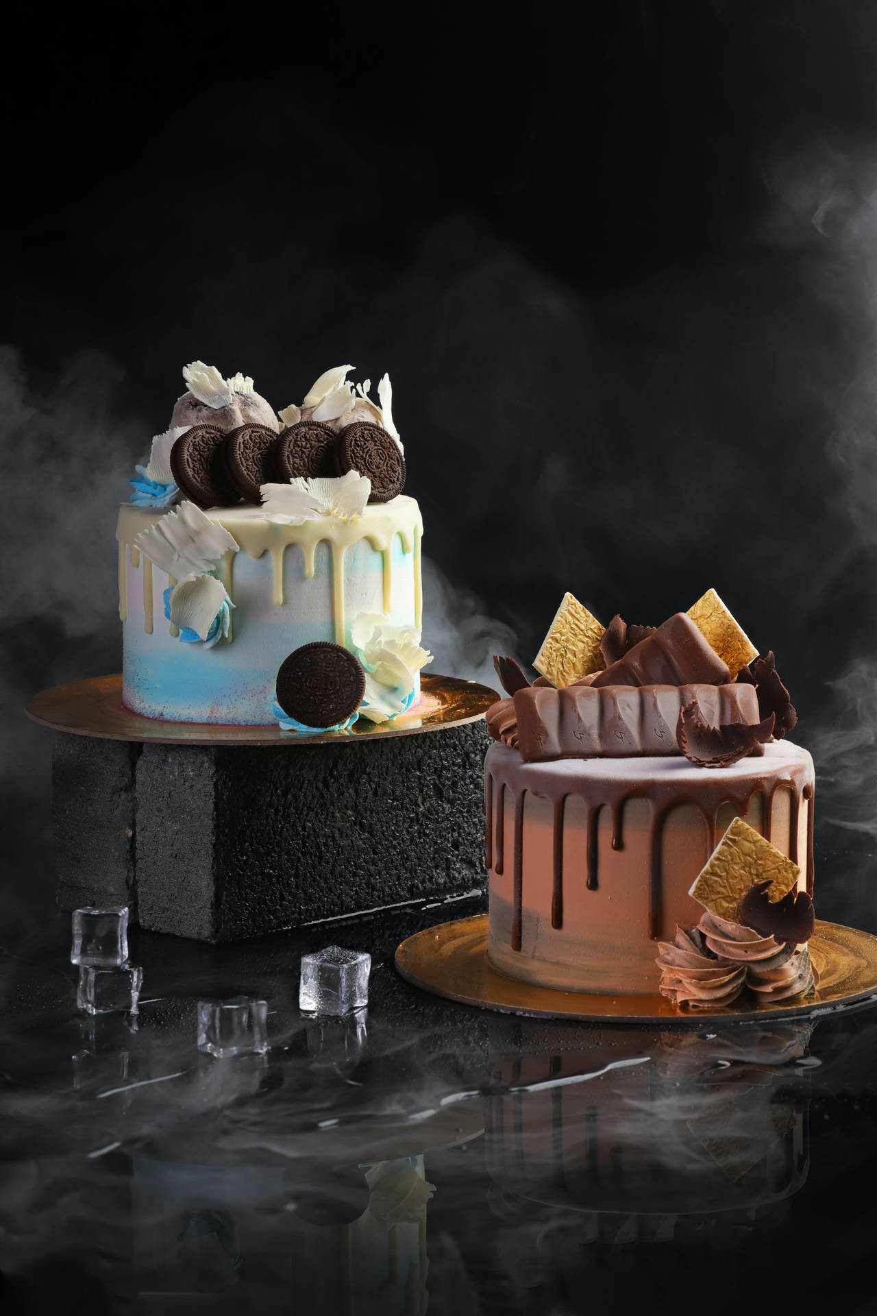 Delectable Vanilla And Chocolate Cakes Background