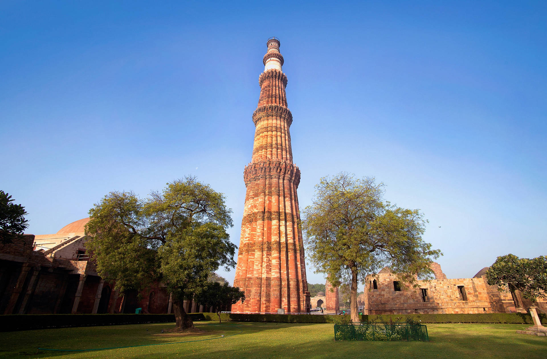 Delhi Qutub Minar Tower Background