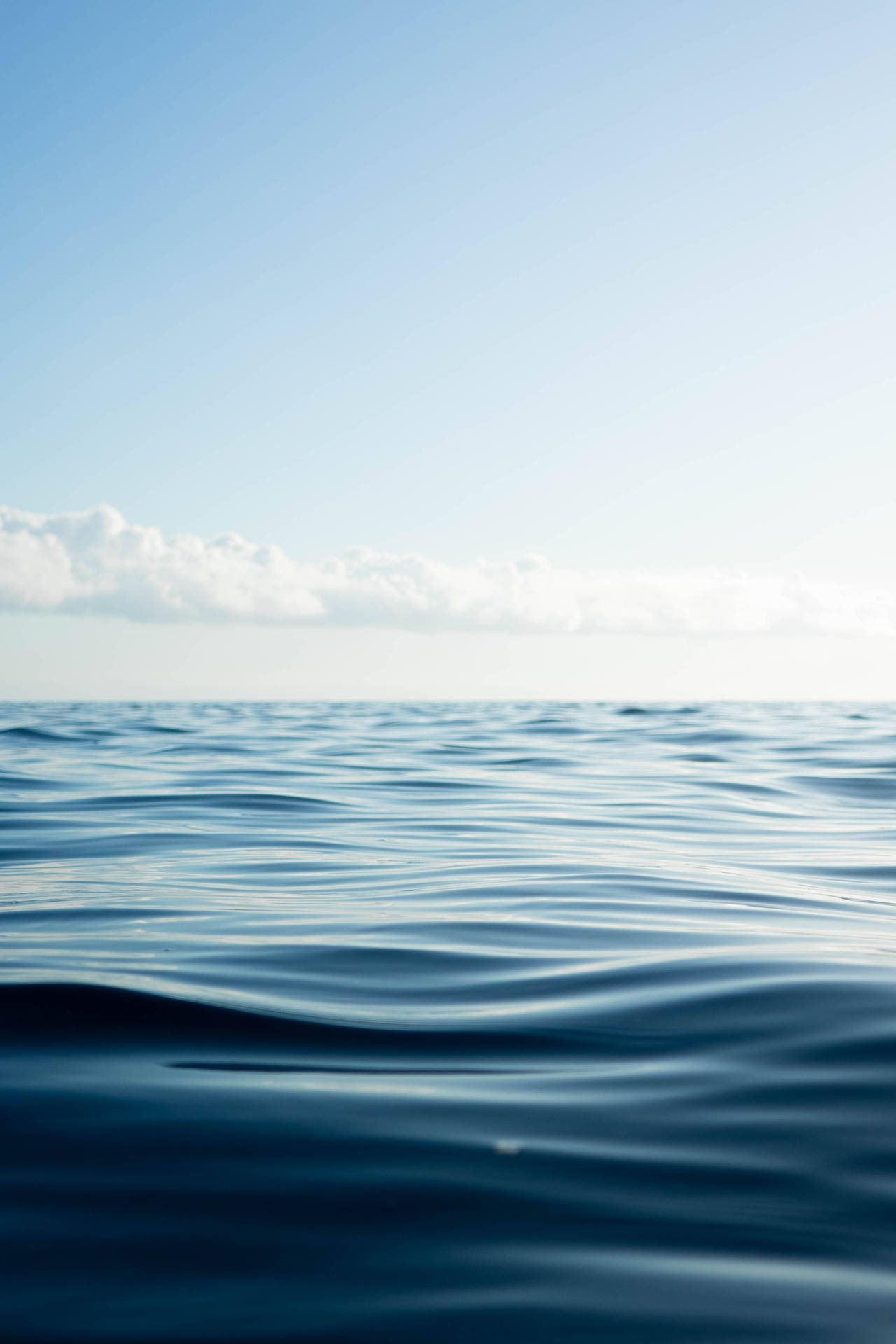 Delicate Waves And Sky Horizon Background