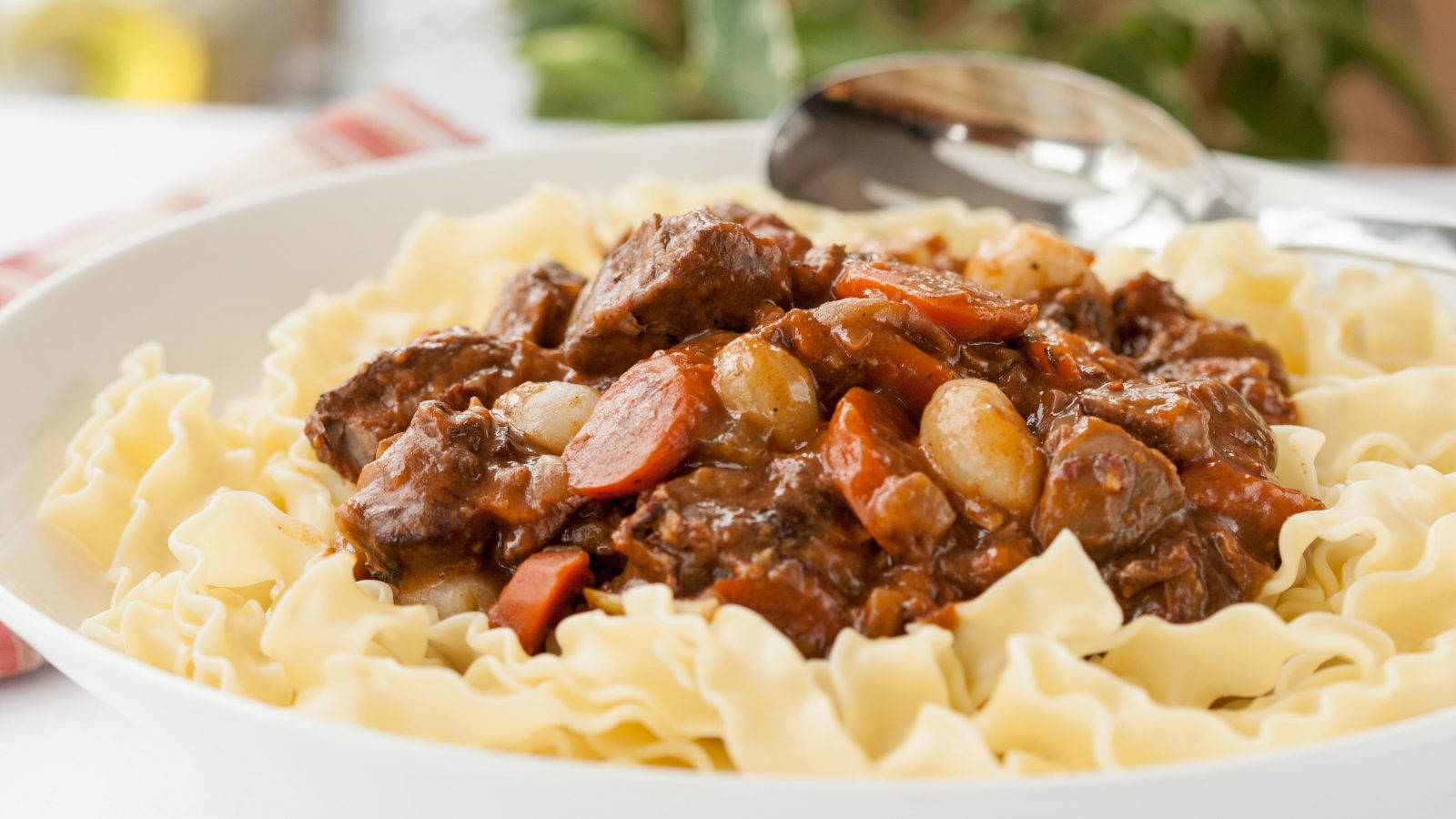 Delicious Beef Bourguignon Served With Fettuccine Background