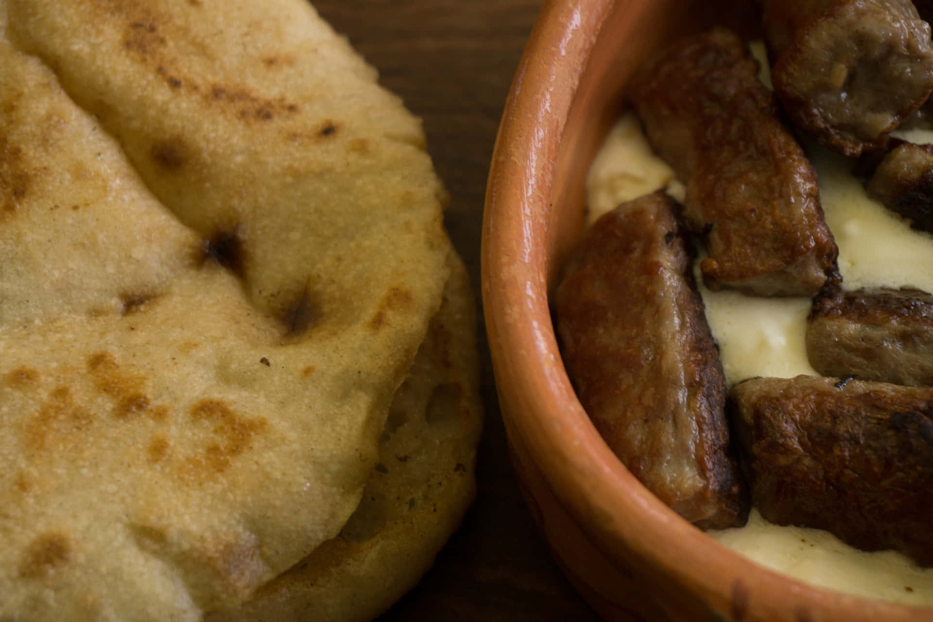 Delicious Ćevapi Sausages With Pita Bread Background