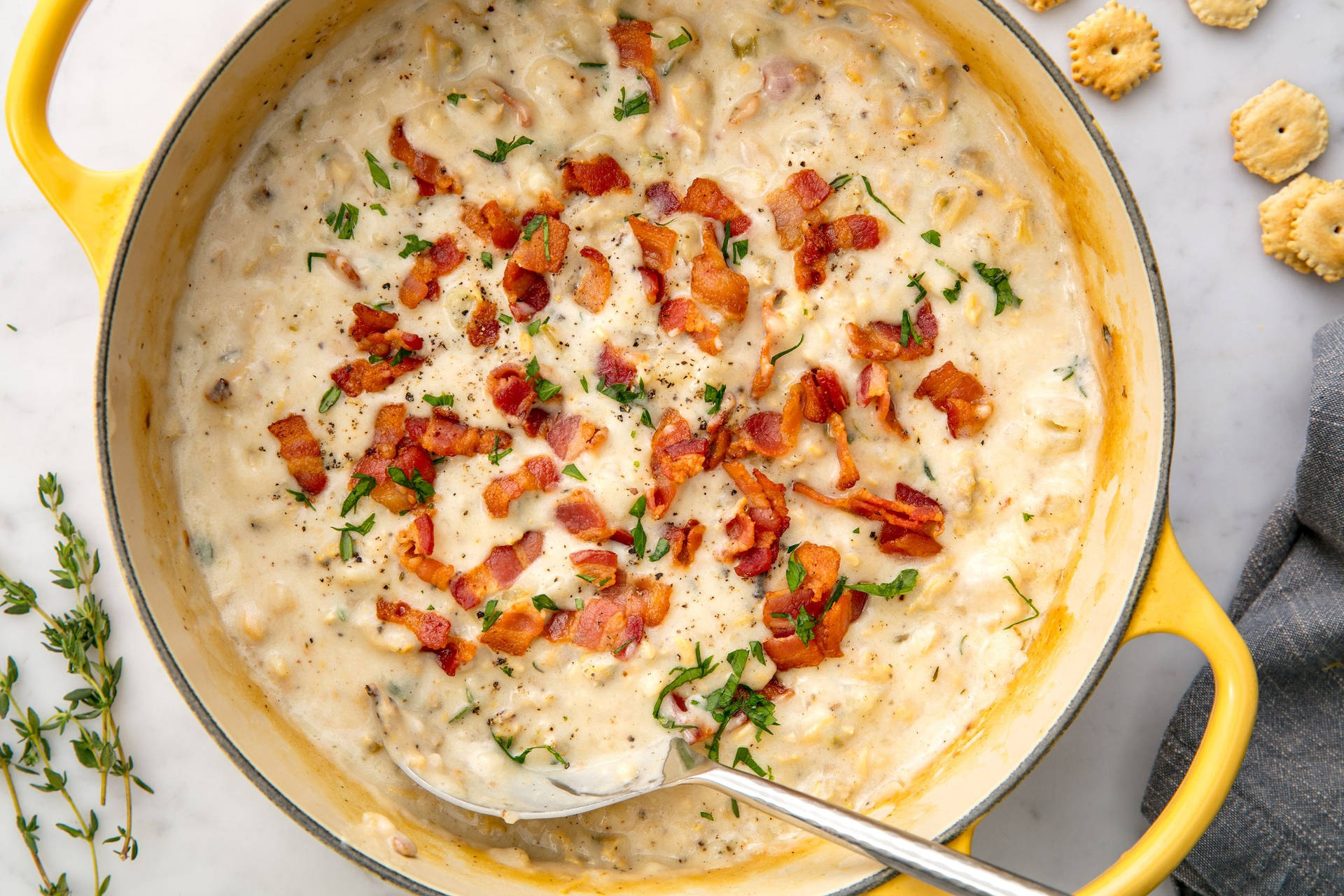 Delicious Clam Chowder With Bacon